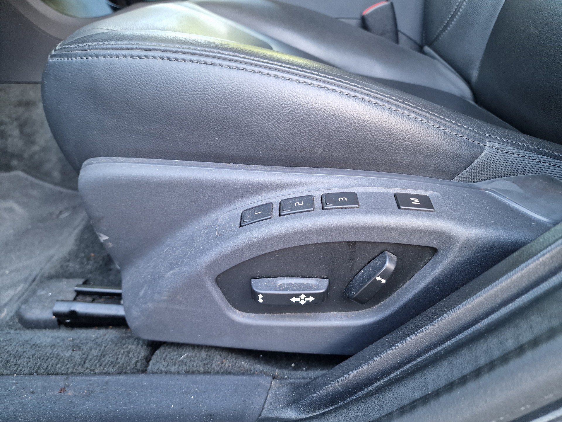 VOLVO V60 D6 AWD Plug-in Hybrid Summum Geartronic 1.Hand MFK Neu 24Mt Gara-image-11