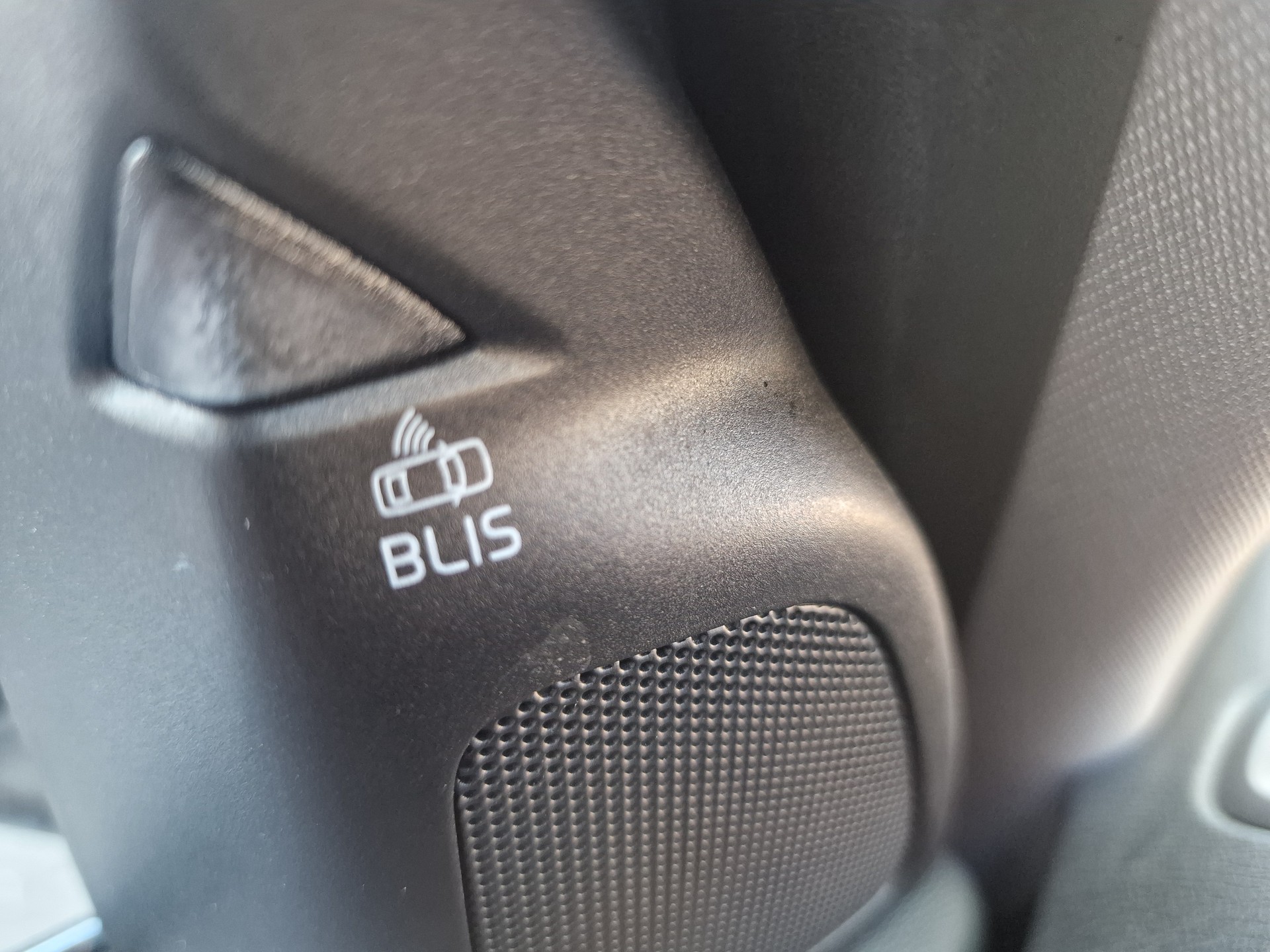 VOLVO V60 D6 AWD Plug-in Hybrid Summum Geartronic 1.Hand MFK Neu 24Mt Gara-image-23