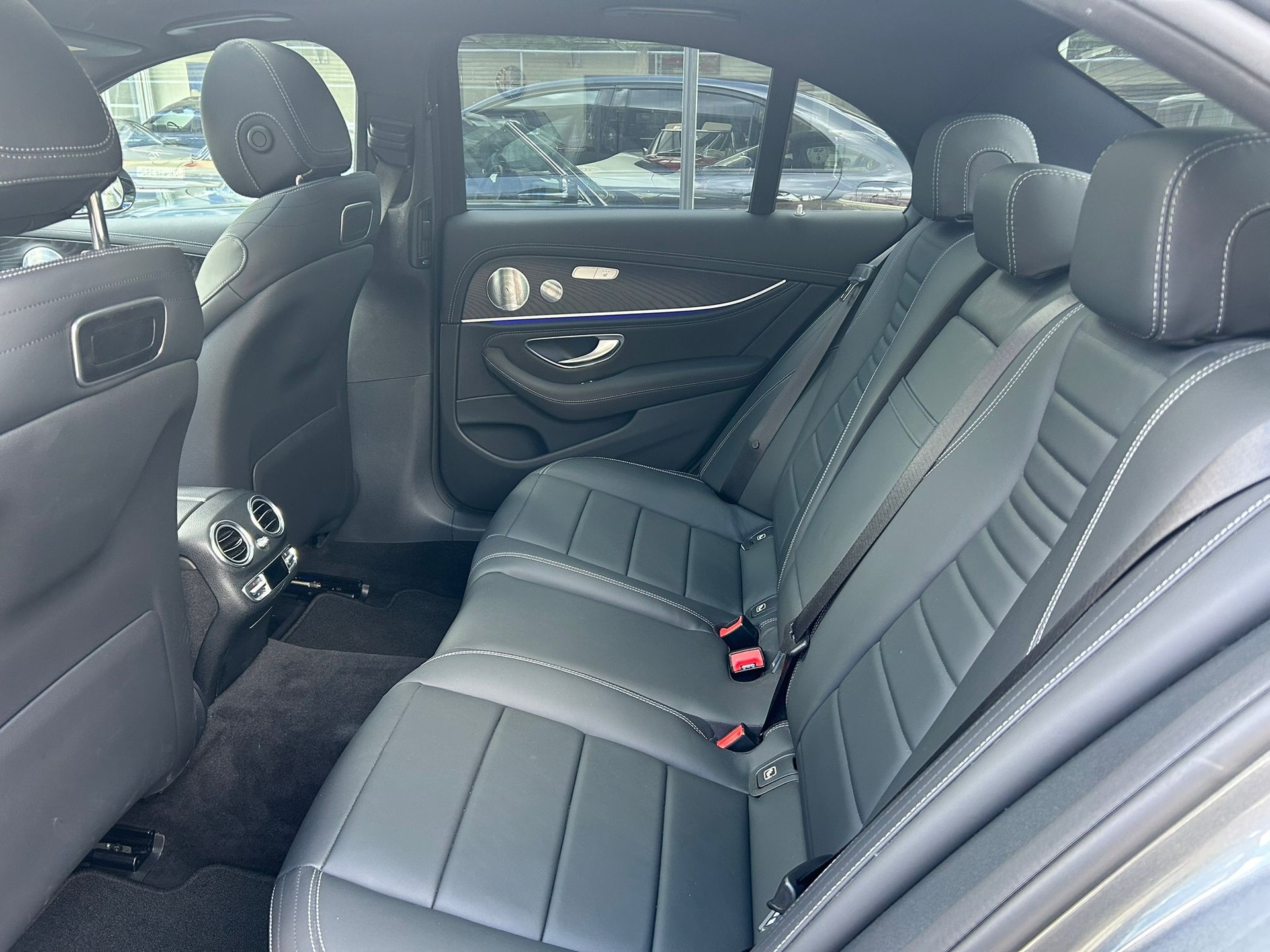 MERCEDES-BENZ E 450 AMG Line 4Matic 9G-Tronic-image-16