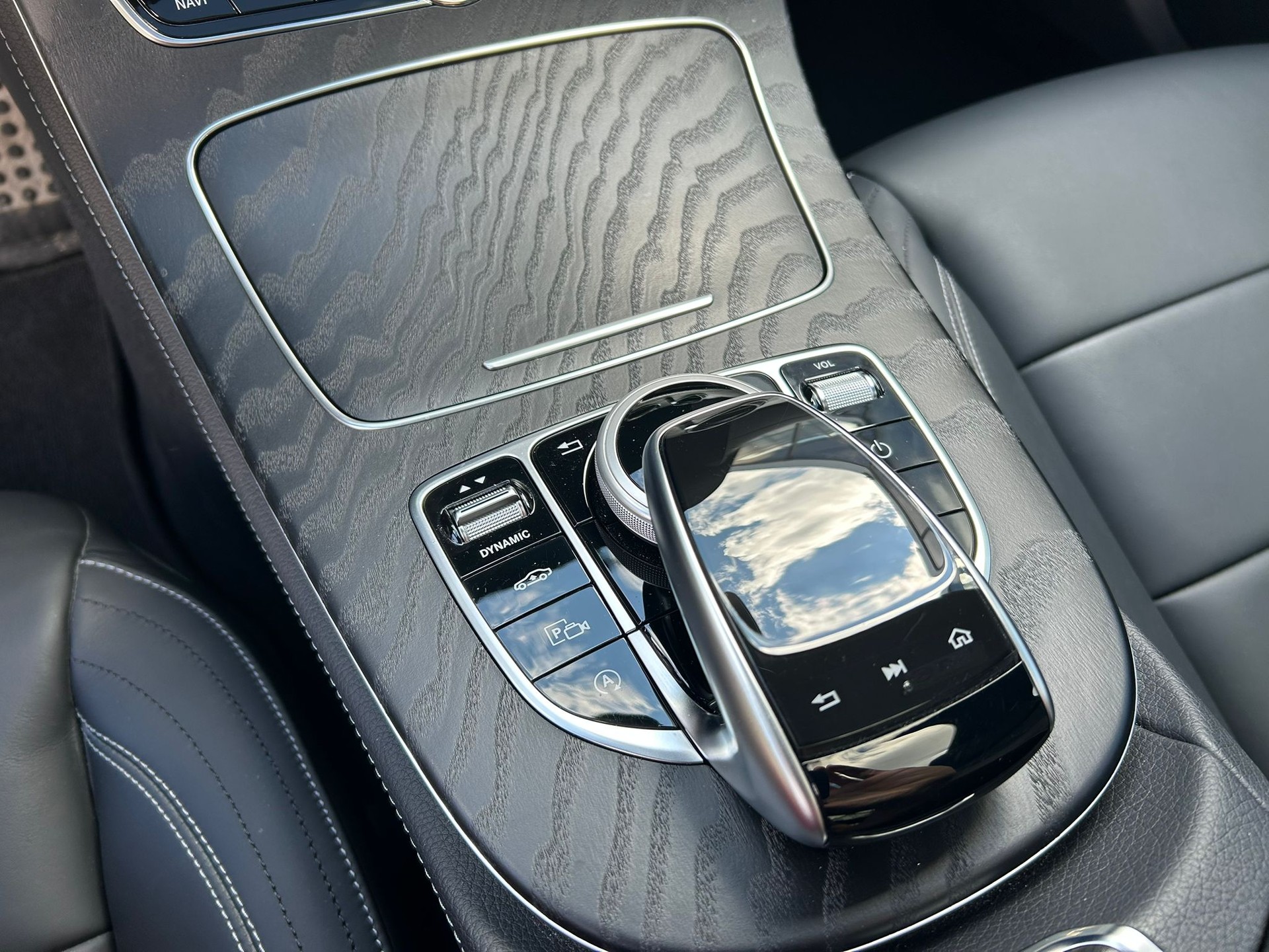 MERCEDES-BENZ E 450 AMG Line 4Matic 9G-Tronic-image-13