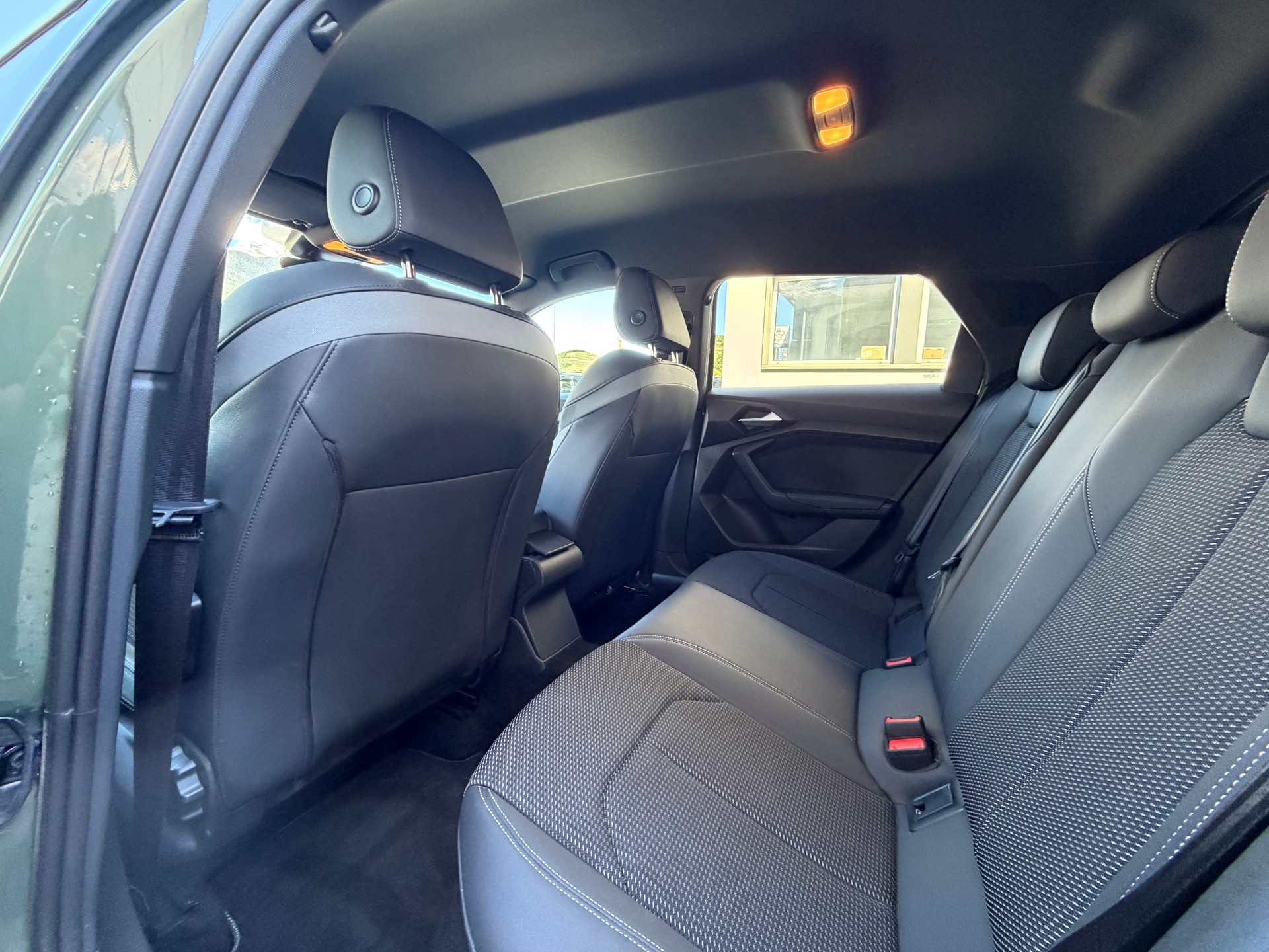 AUDI A1 Sportback 30 TFSI S Line Attraction S-tronic-image-6