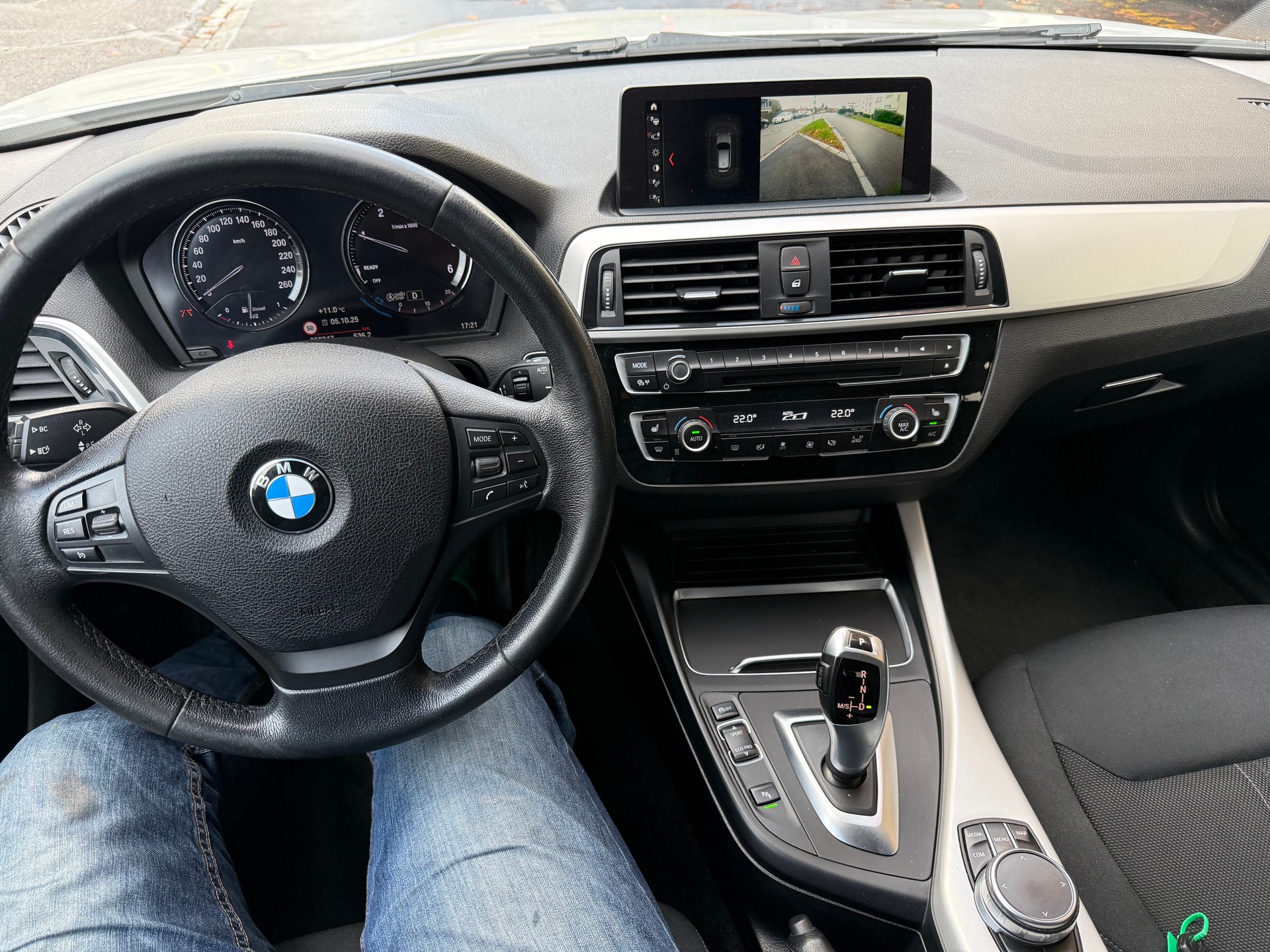 BMW 120d xDrive Swiss Advantage Sport Steptronic-image-9