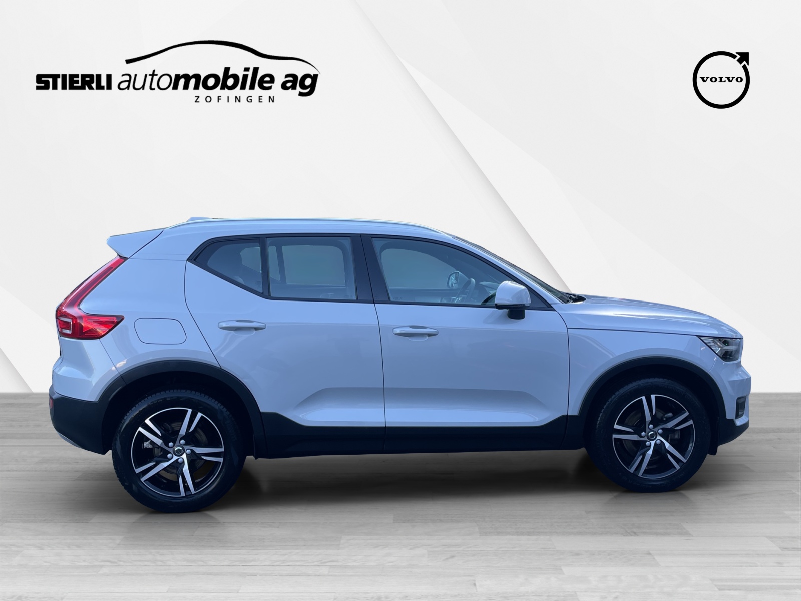VOLVO XC40 2.0 B4 MH Momentum AWD-showroom-element-3