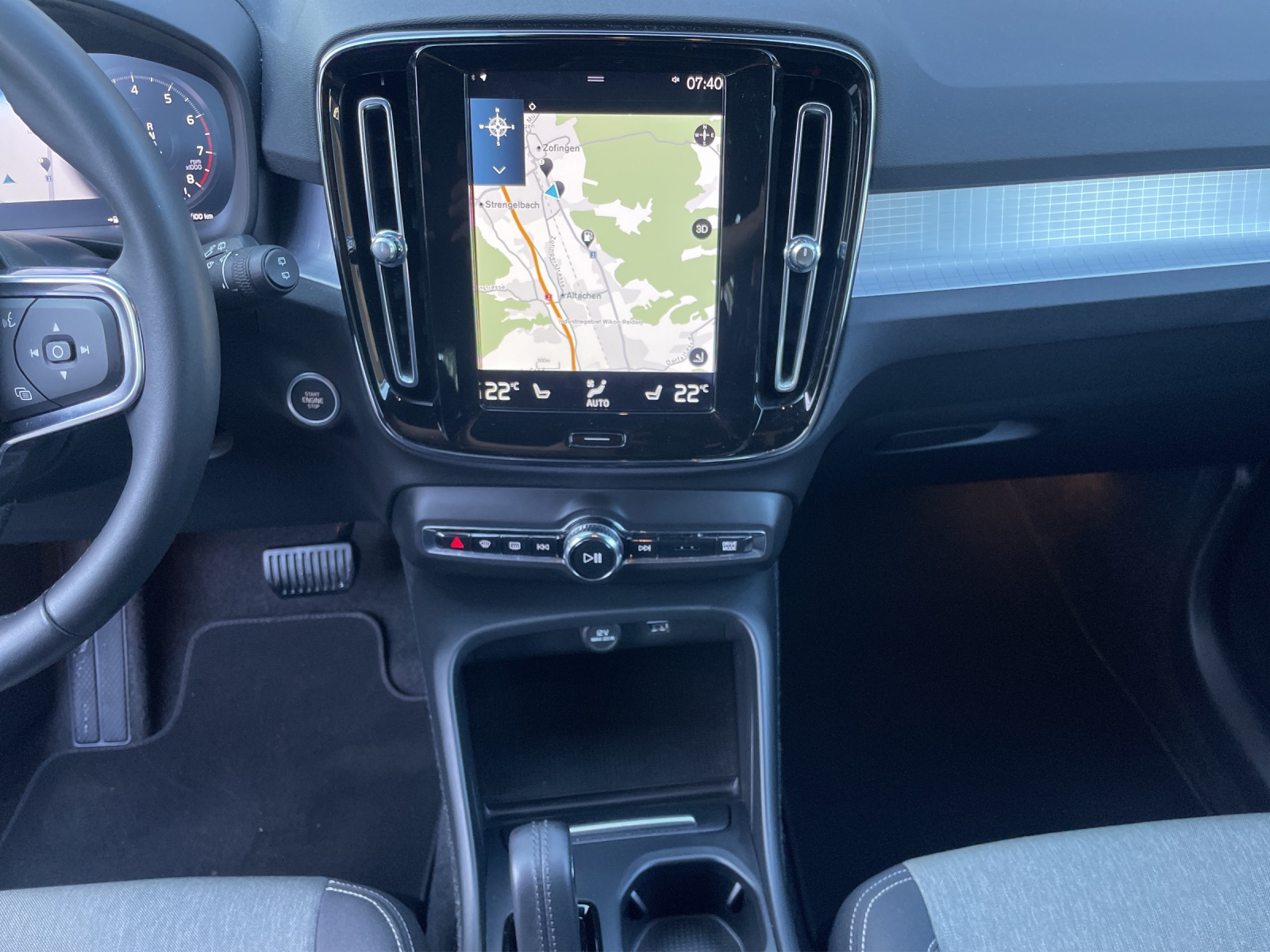 VOLVO XC40 2.0 B4 MH Momentum AWD-image-16