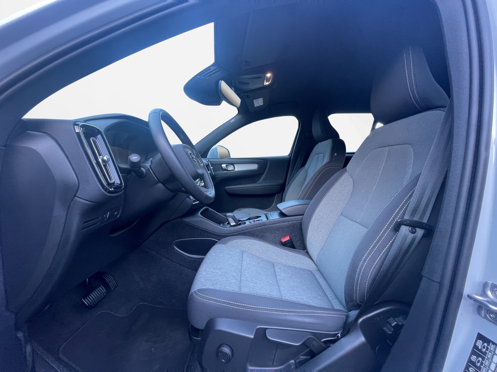 VOLVO XC40 2.0 B4 MH Momentum AWD-image-9