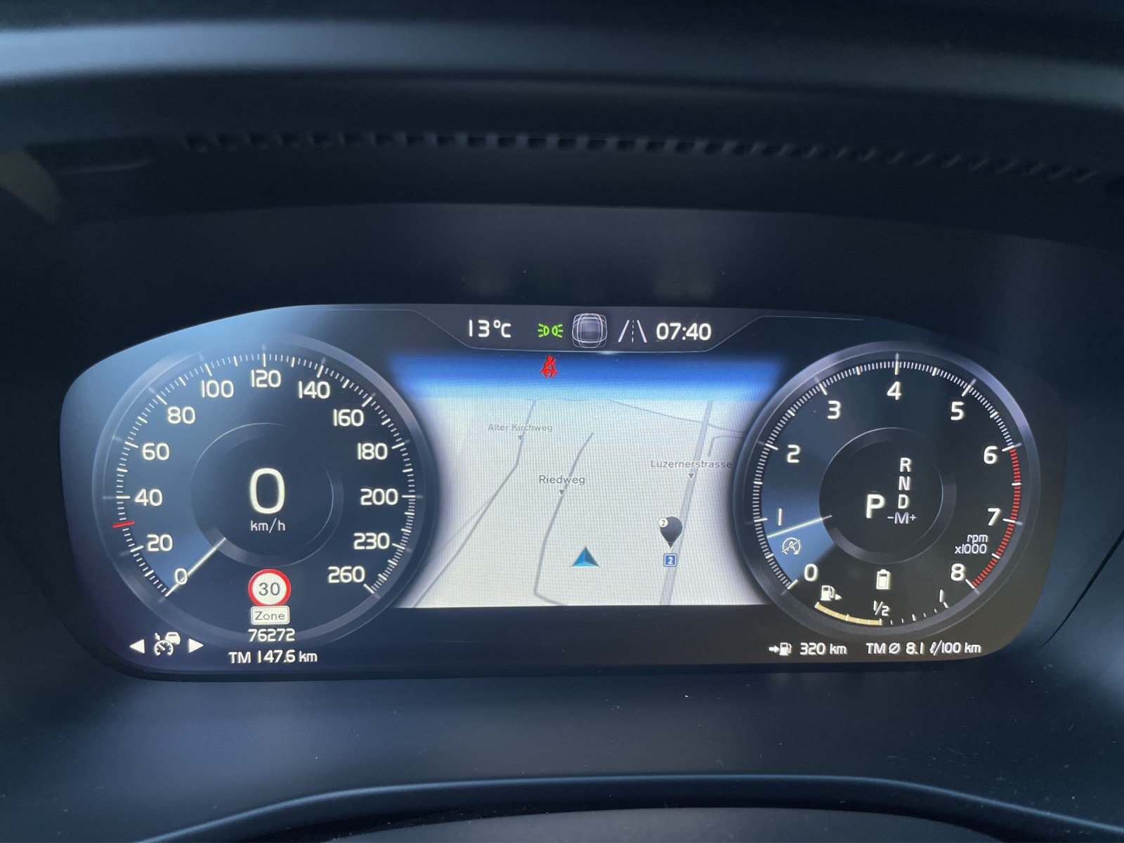 VOLVO XC40 2.0 B4 MH Momentum AWD-image-15