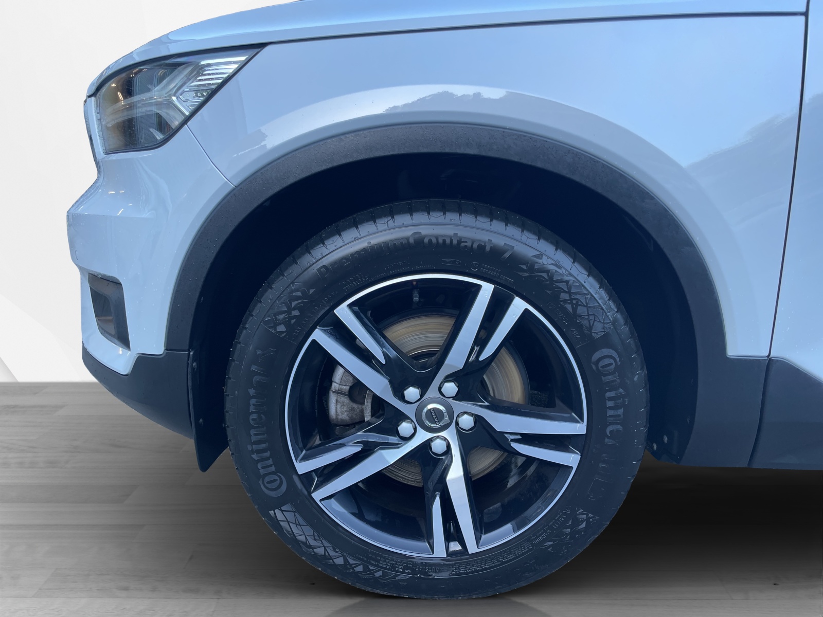 VOLVO XC40 2.0 B4 MH Momentum AWD-image-8