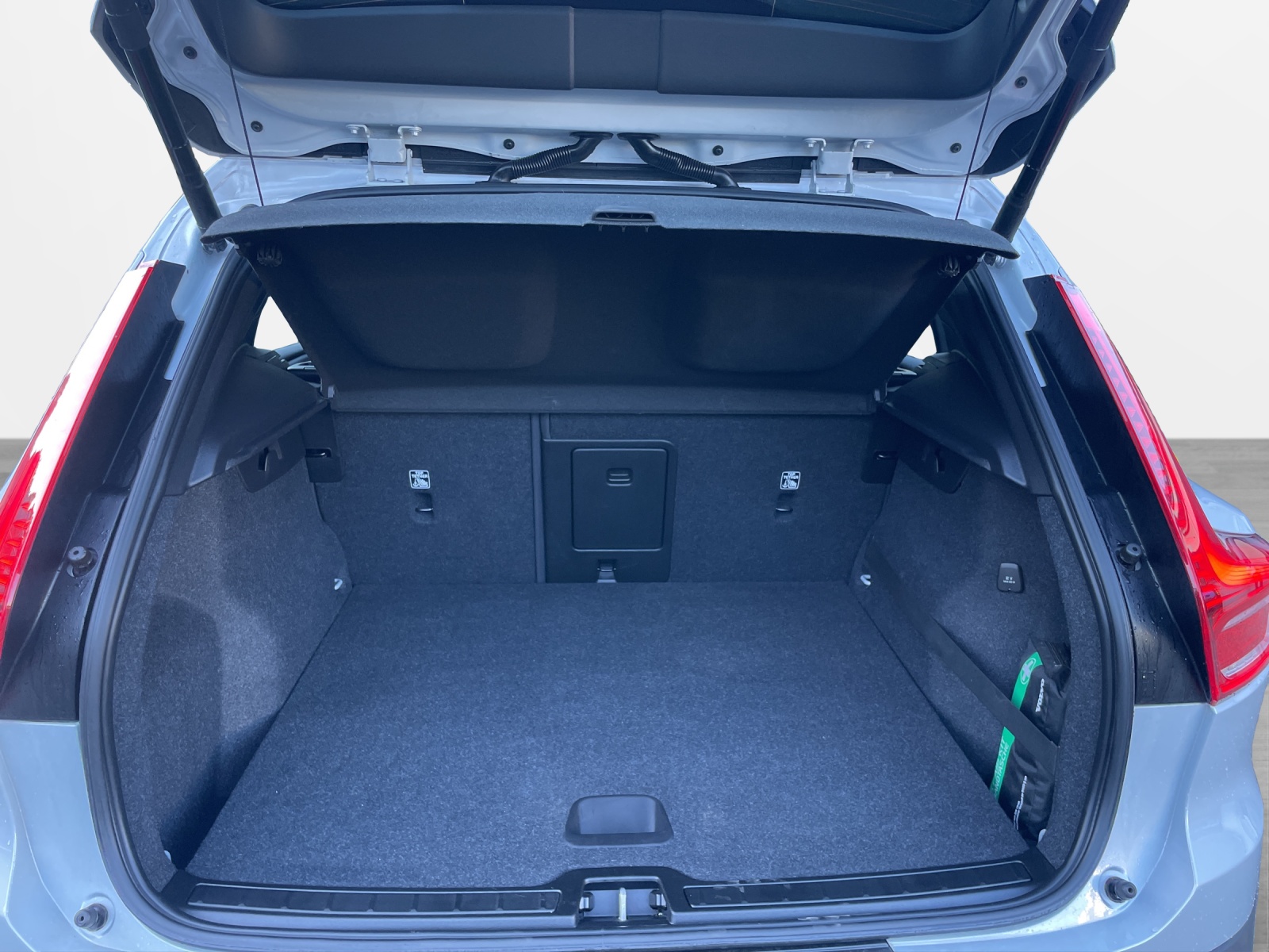 VOLVO XC40 2.0 B4 MH Momentum AWD-image-14
