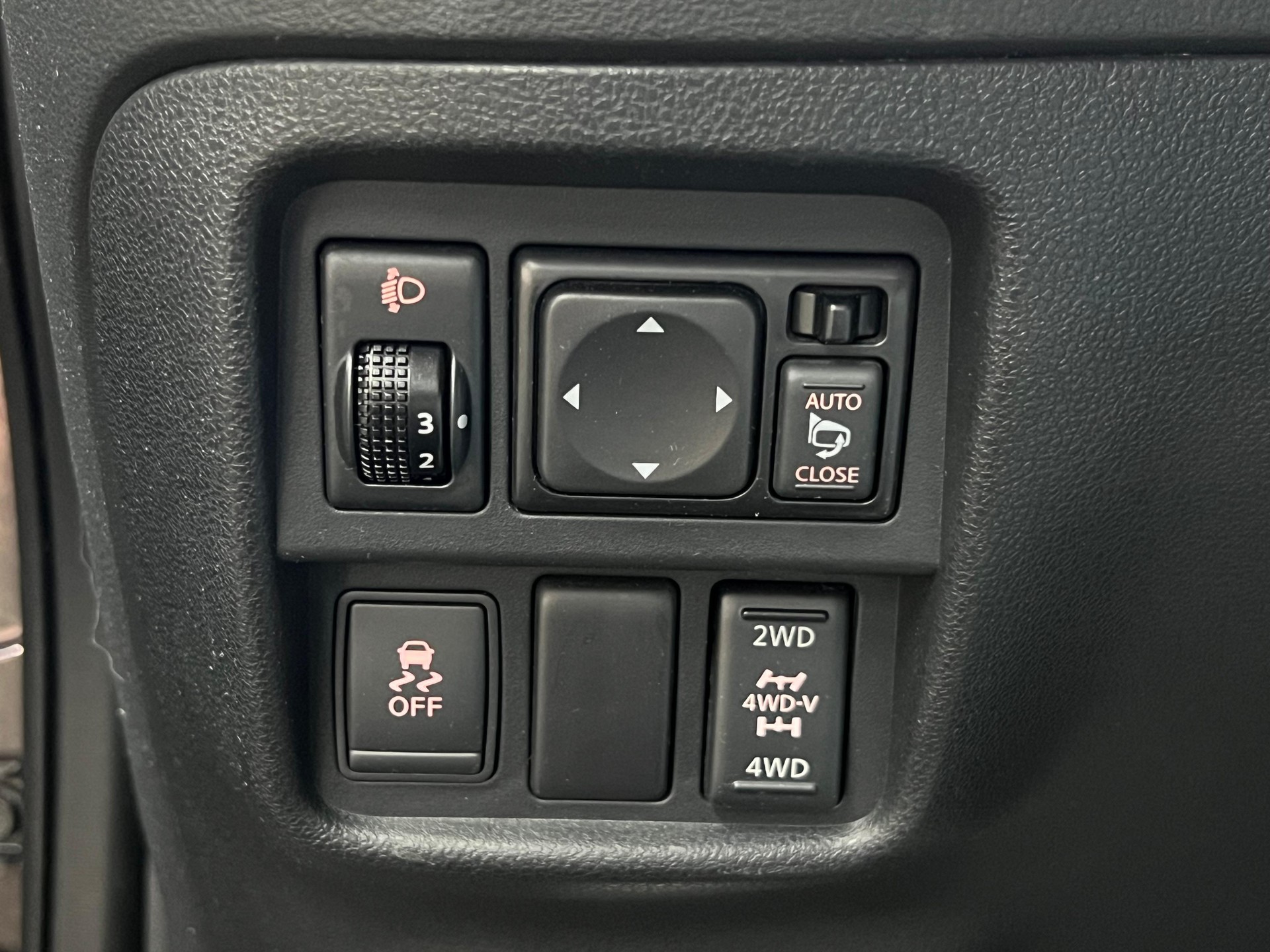 NISSAN Juke 1.6 DIG-T tekna 4x4 Xtronic M-CVT-image-9