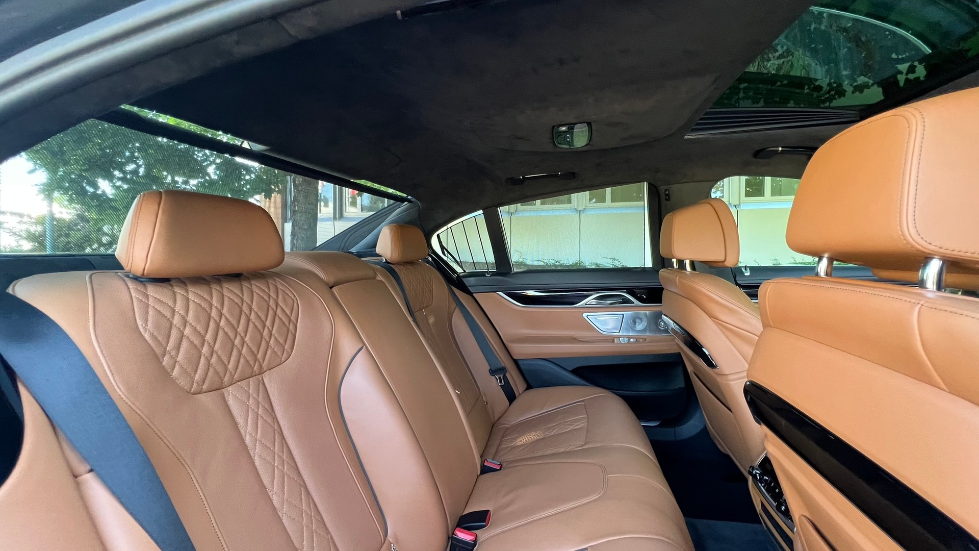 BMW 750i xDRIVE EXCELLENCE STEPTRONIC l 450 PS-image-27