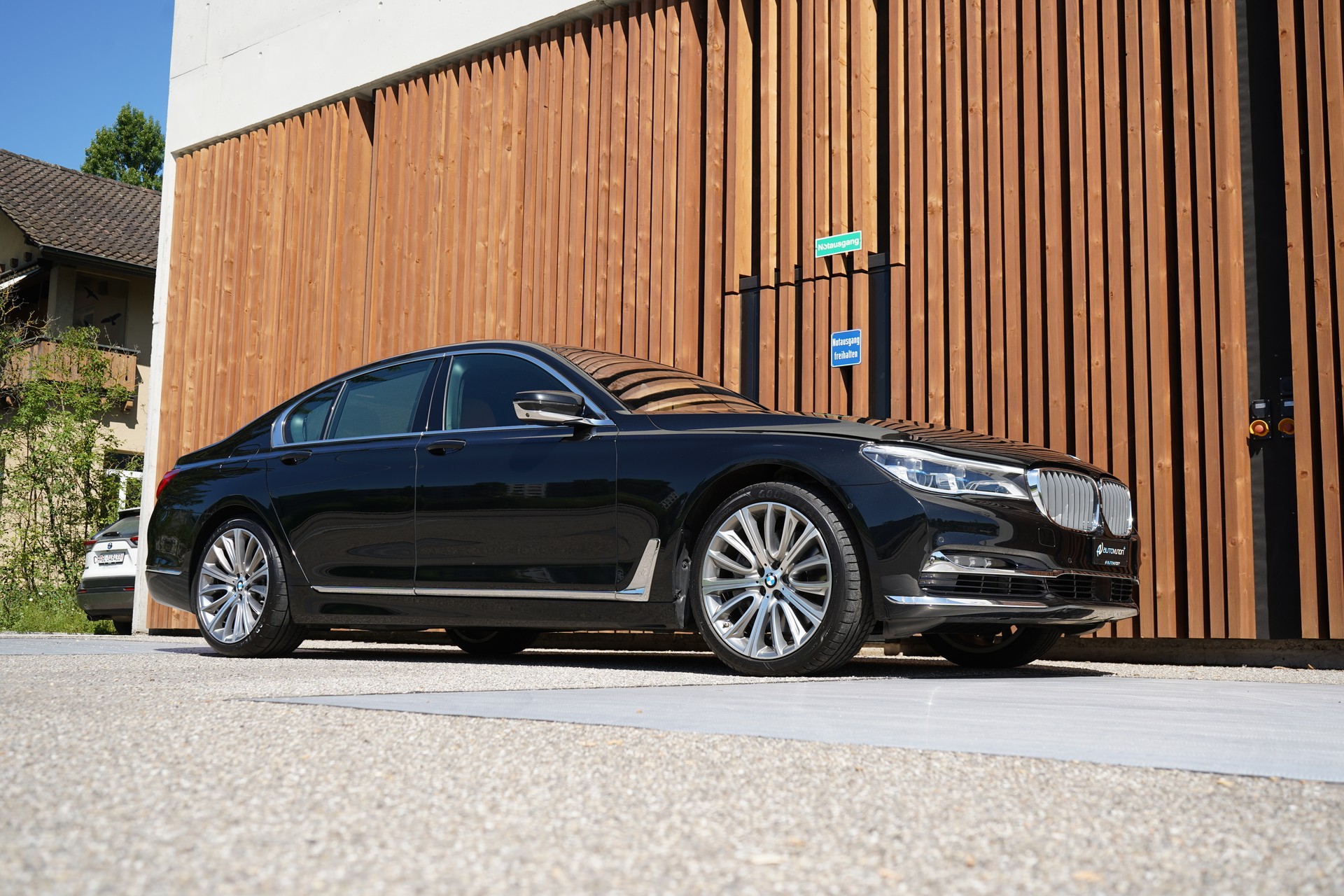 BMW 750i xDRIVE EXCELLENCE STEPTRONIC l 450 PS-image-9