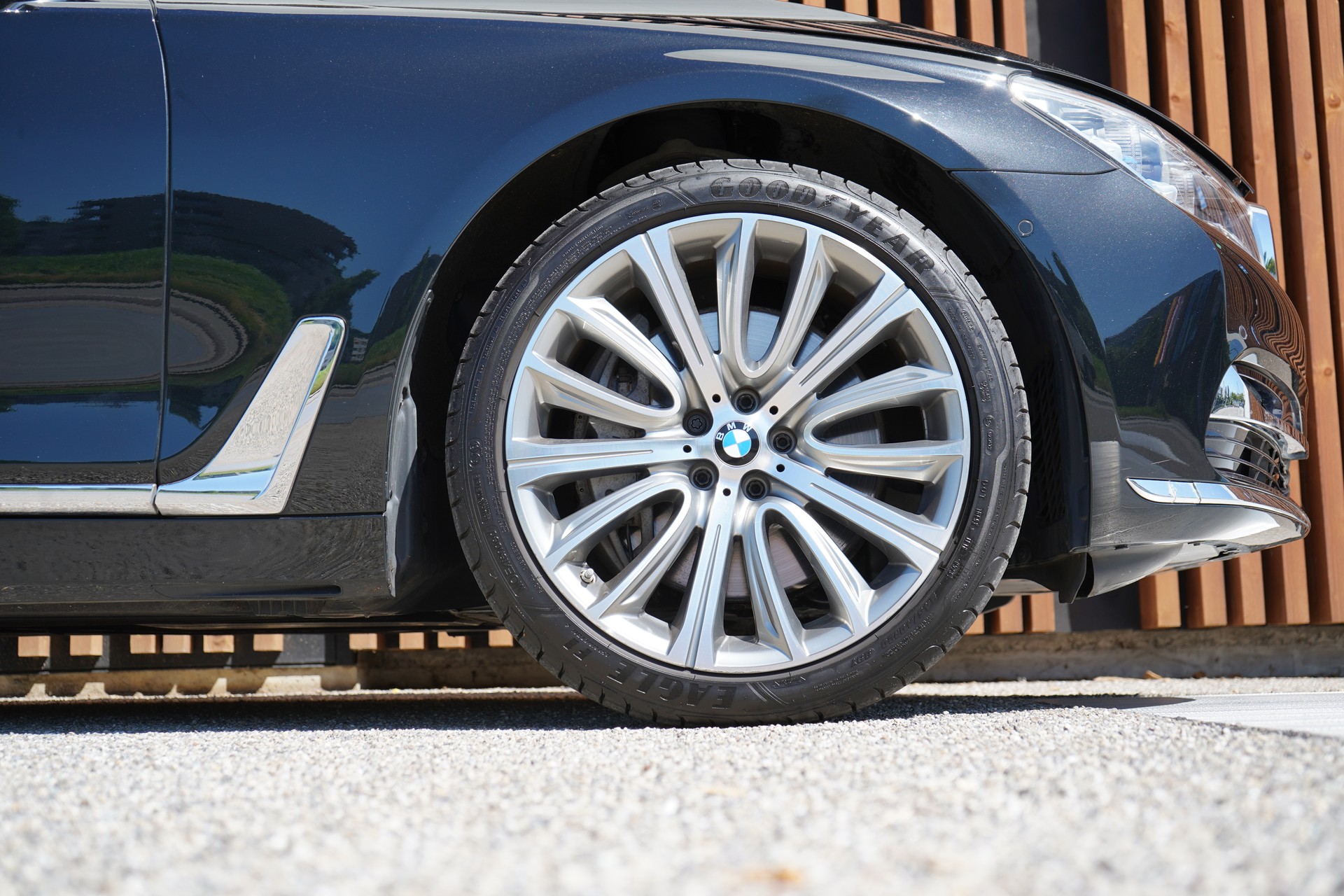 BMW 750i xDRIVE EXCELLENCE STEPTRONIC l 450 PS-image-15