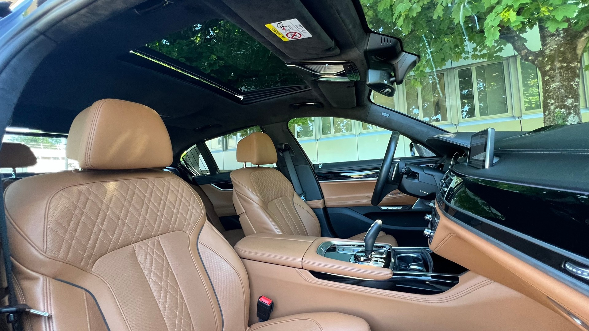 BMW 750i xDRIVE EXCELLENCE STEPTRONIC l 450 PS-image-25