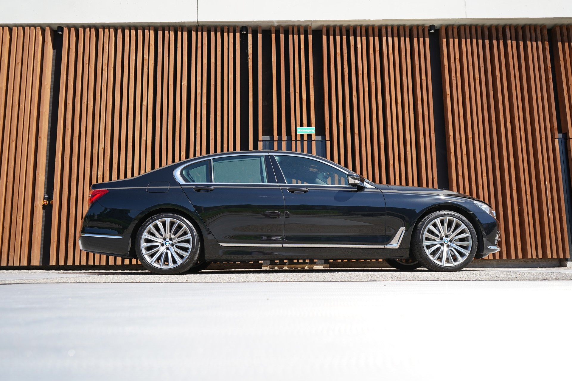 BMW 750i xDRIVE EXCELLENCE STEPTRONIC l 450 PS