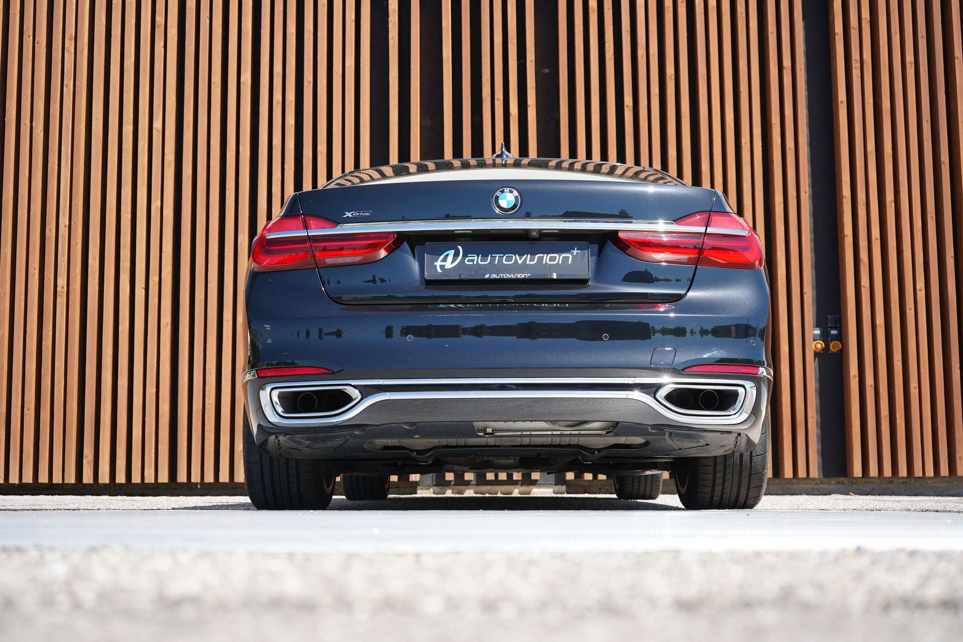 BMW 750i xDRIVE EXCELLENCE STEPTRONIC l 450 PS-image-14