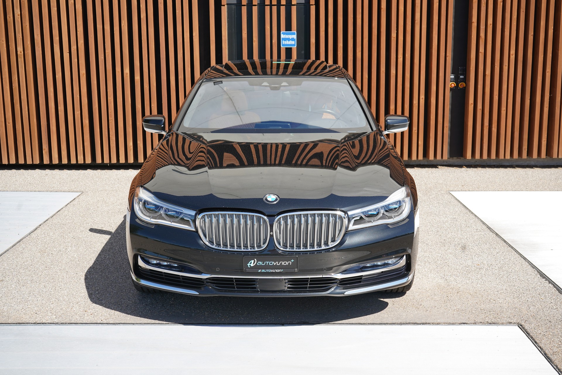 BMW 750i xDRIVE EXCELLENCE STEPTRONIC l 450 PS-image-11