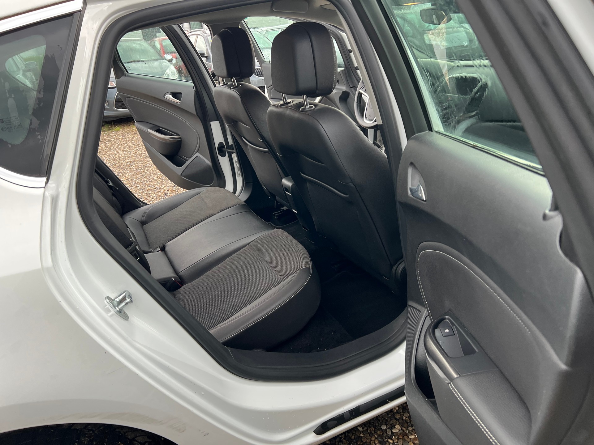 OPEL Astra 1.4i 16V Turbo Cosmo-image-10