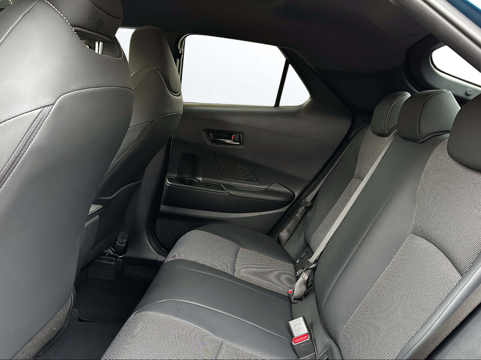 TOYOTA C-HR 2.0 HSD CVT Style 4WD-image-7