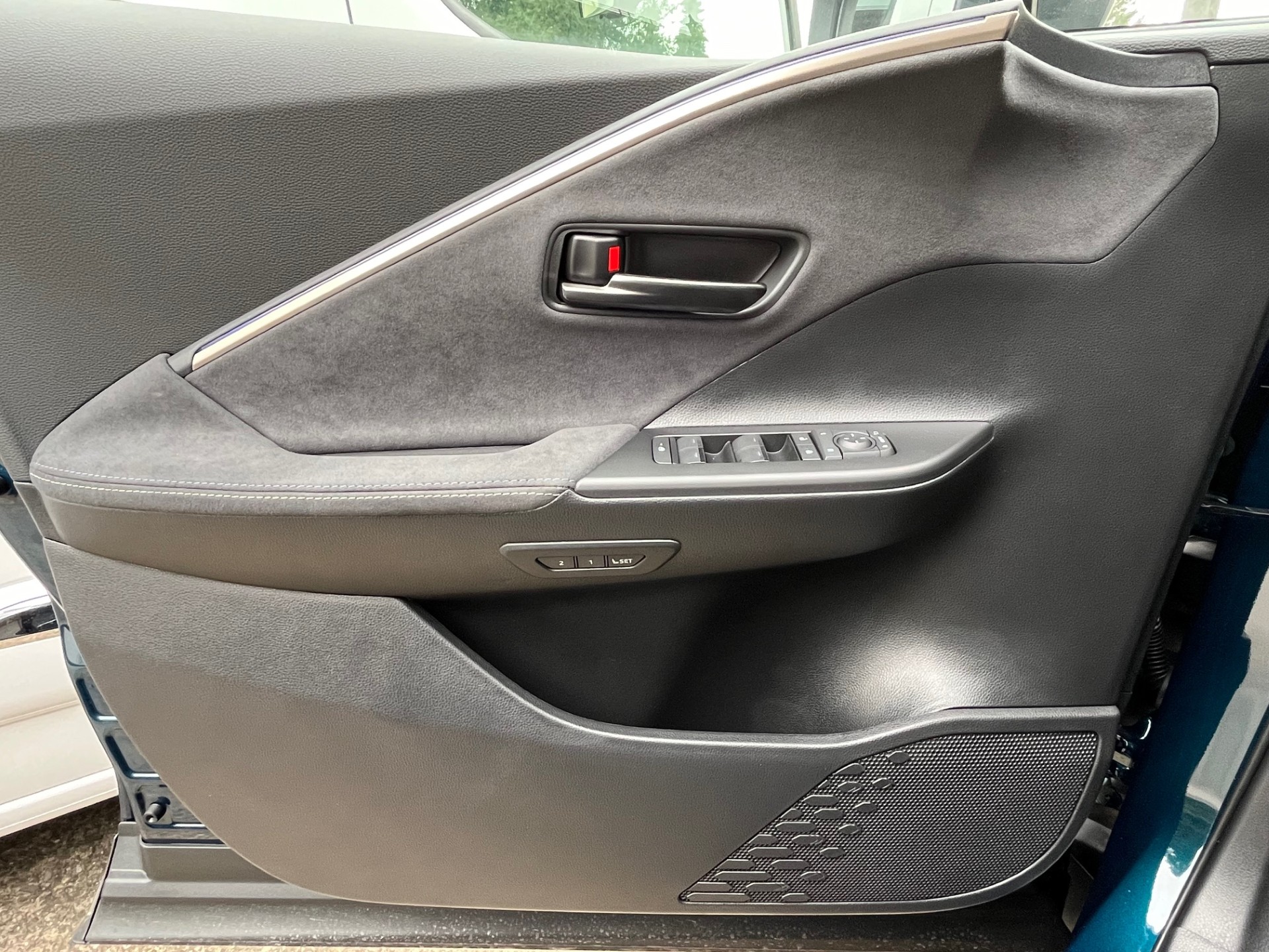 TOYOTA C-HR 2.0 HSD CVT Style 4WD-image-16