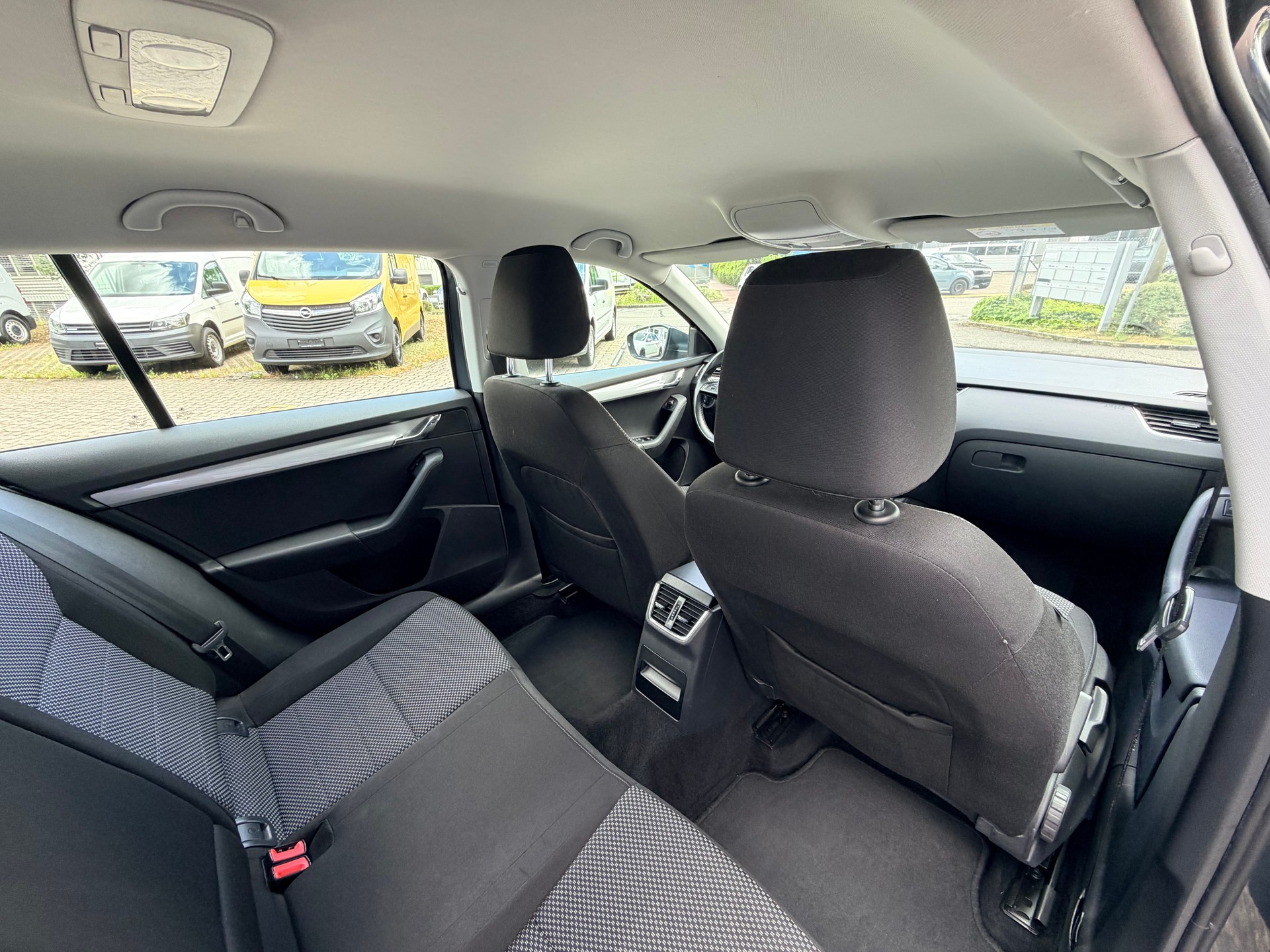 SKODA Octavia Combi 1.4 TSI Ambition DSG-image-10