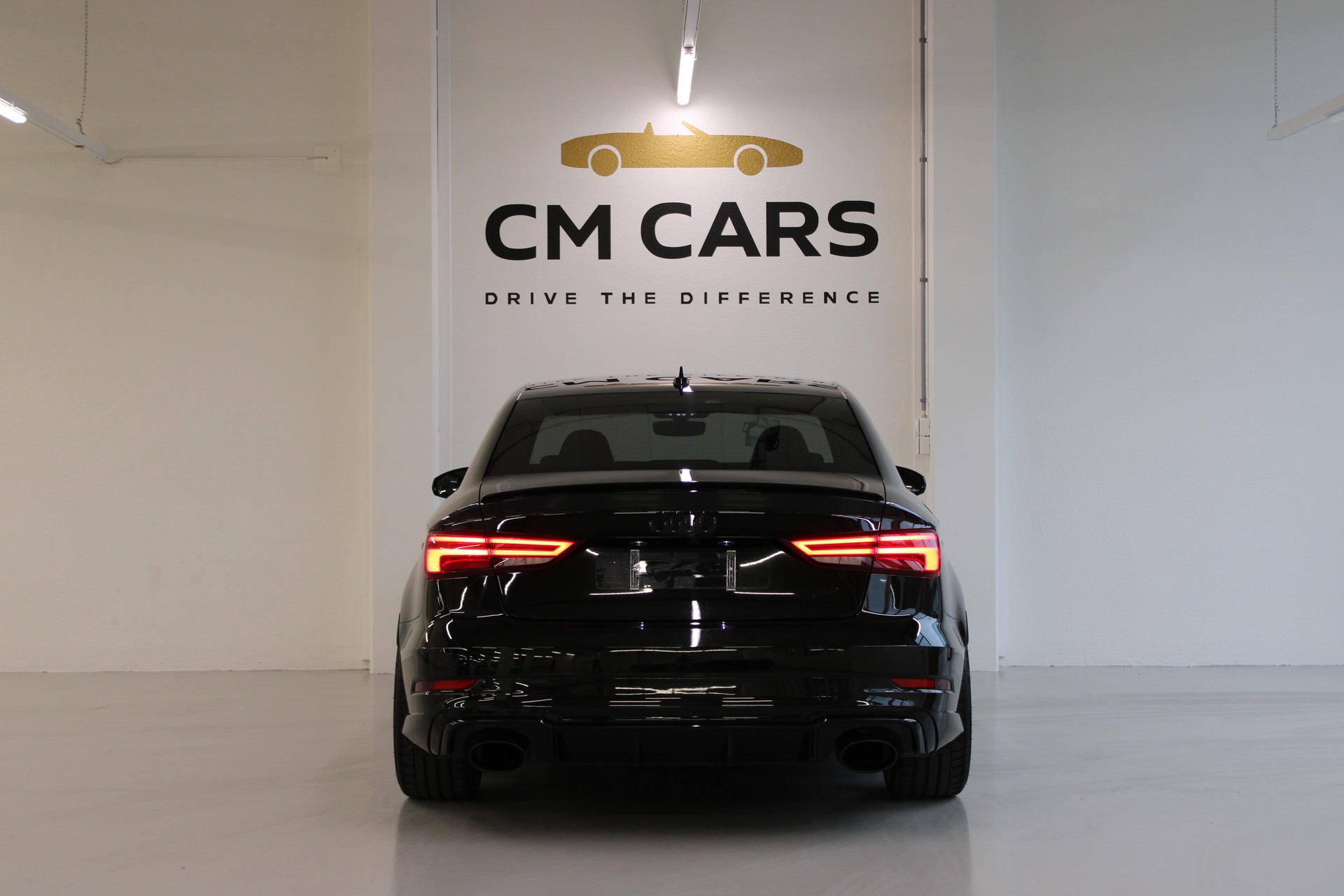 AUDI RS3 Limousine 2.5 TSI quattro S-tronic-image-6