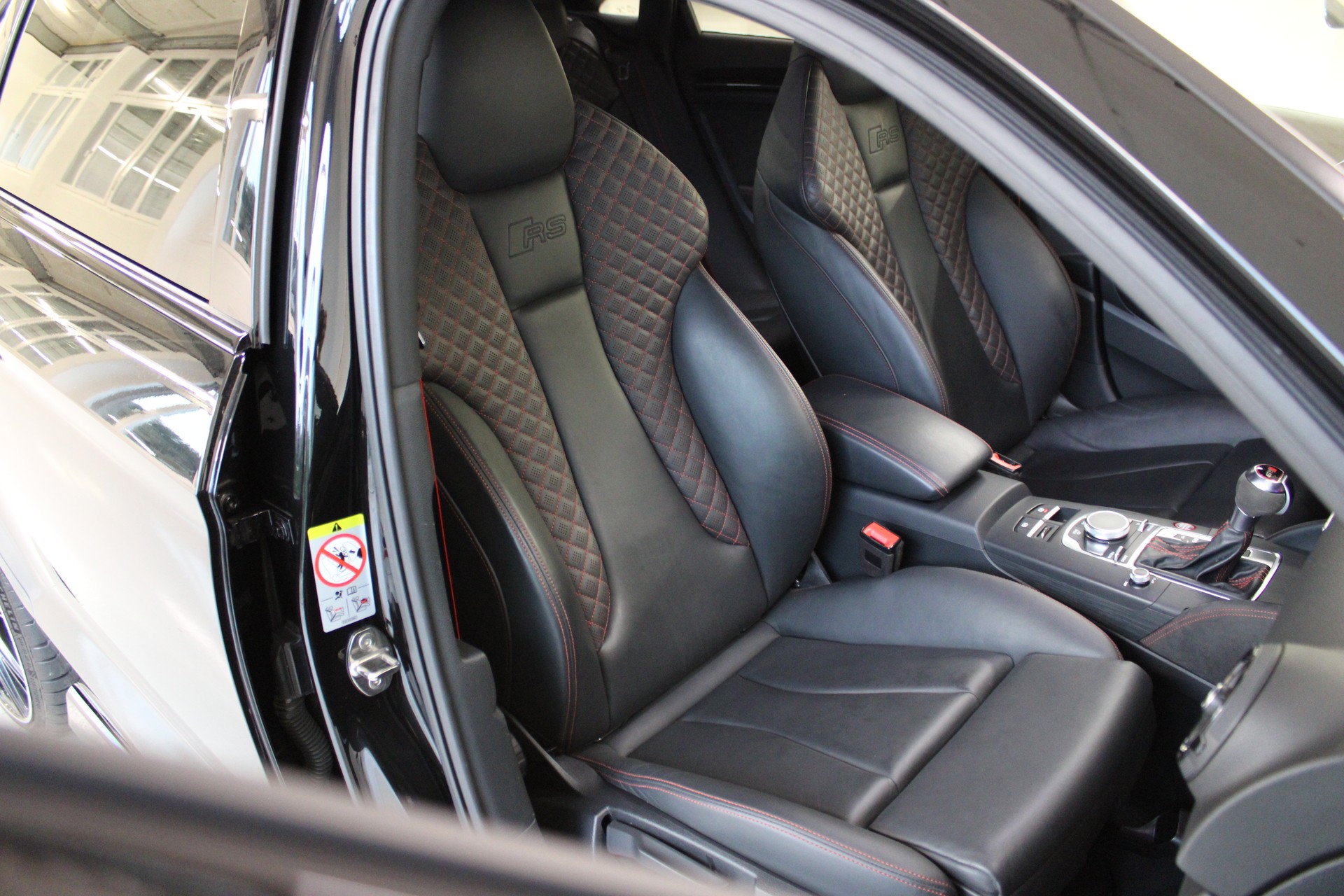AUDI RS3 Limousine 2.5 TSI quattro S-tronic-image-11