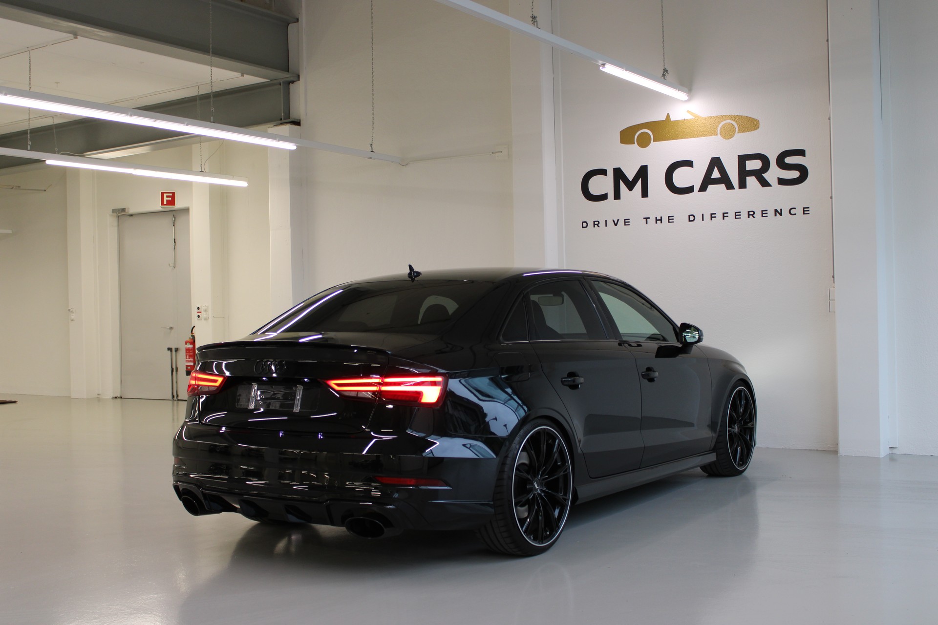 AUDI RS3 Limousine 2.5 TSI quattro S-tronic-image-8
