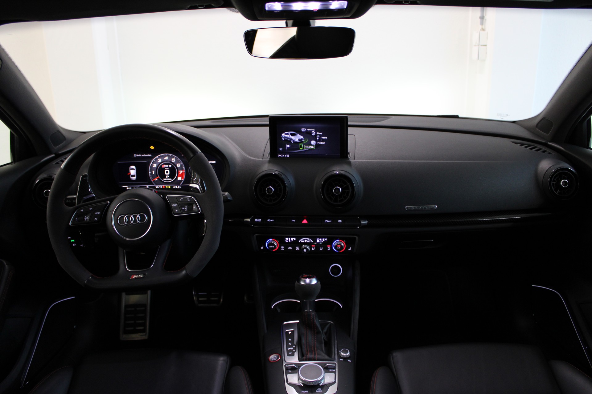 AUDI RS3 Limousine 2.5 TSI quattro S-tronic-image-12