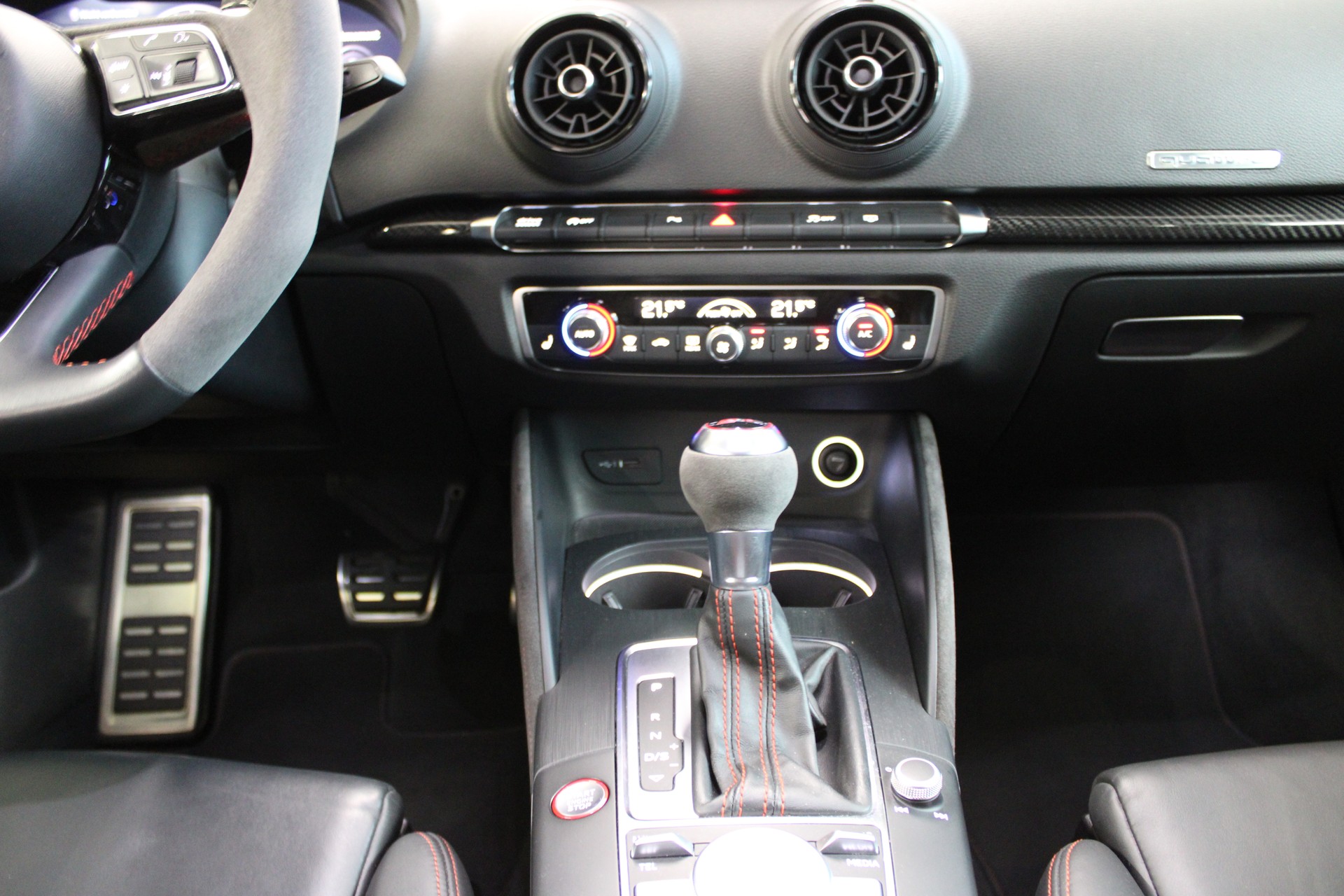 AUDI RS3 Limousine 2.5 TSI quattro S-tronic-image-15