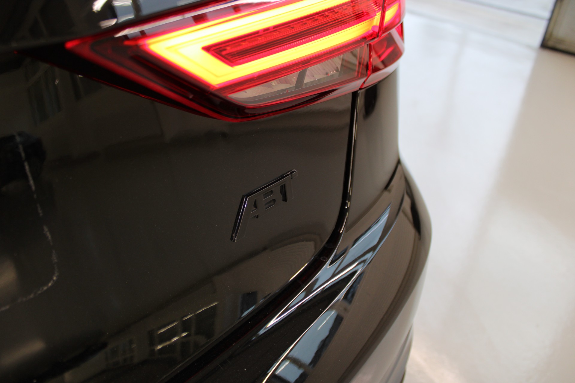 AUDI RS3 Limousine 2.5 TSI quattro S-tronic-image-24