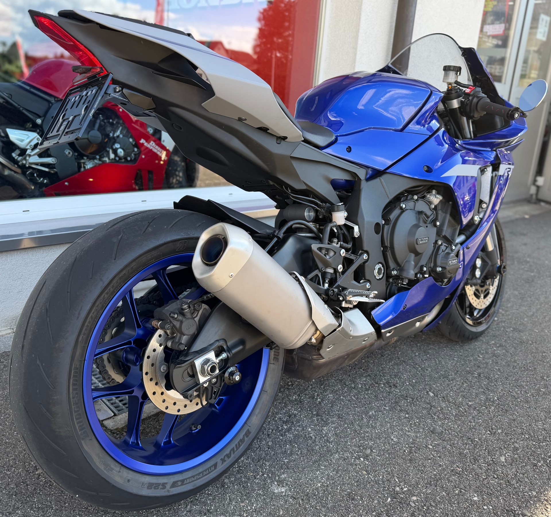 YAMAHA YZF-R1 ABS-showroom-element-3