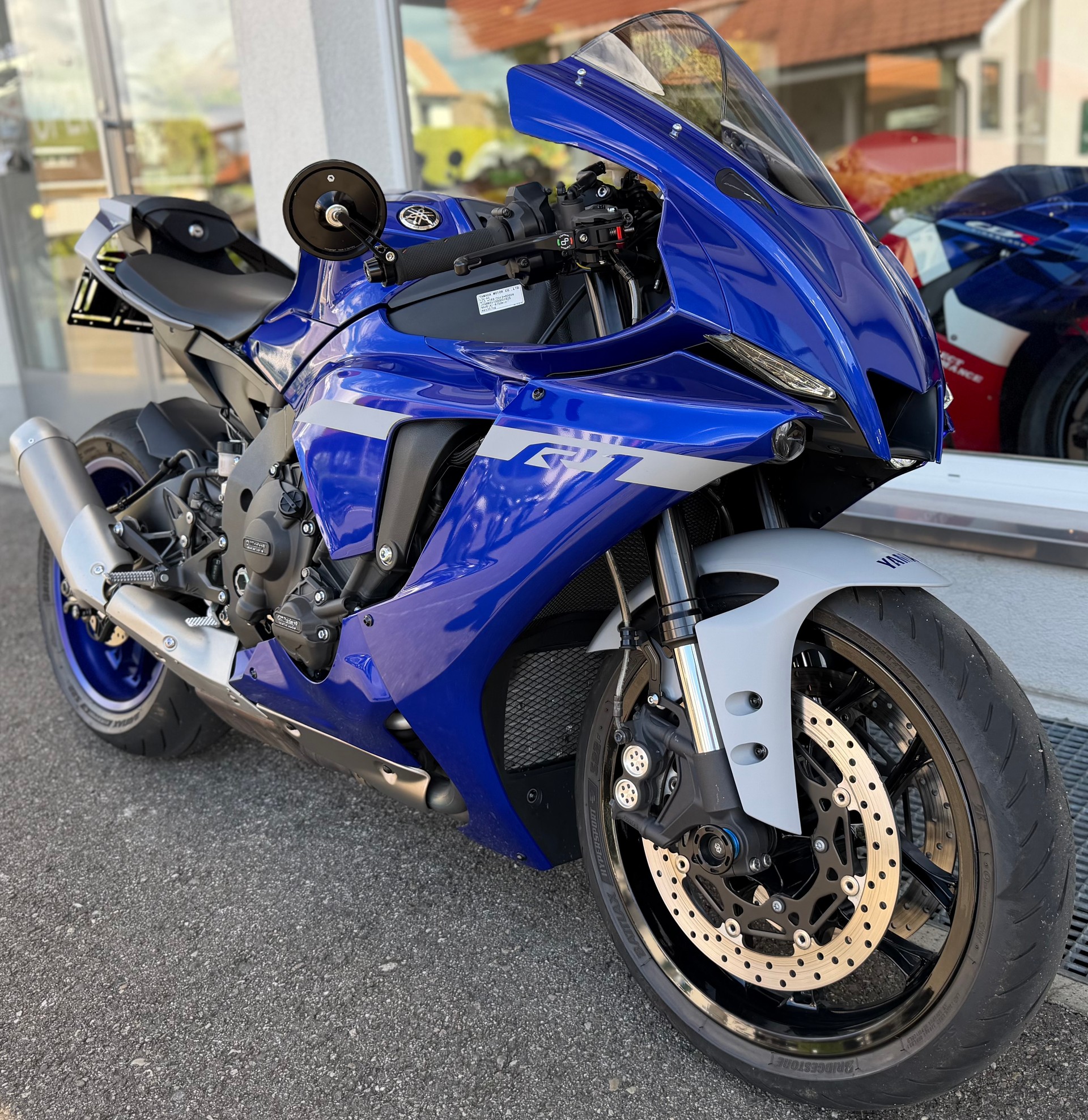 YAMAHA YZF-R1 ABS-showroom-element-2
