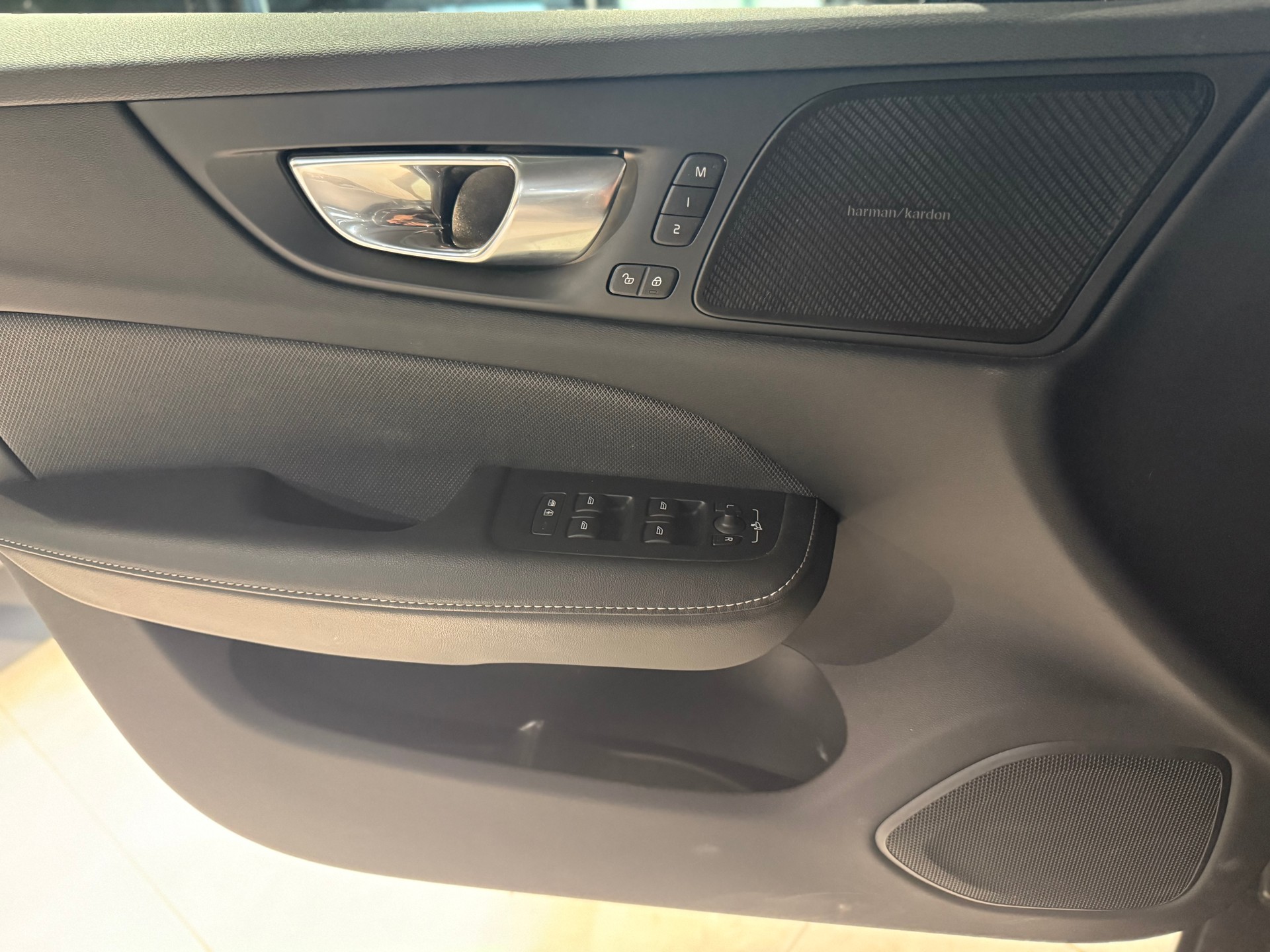 VOLVO T8 Polestar-image-9