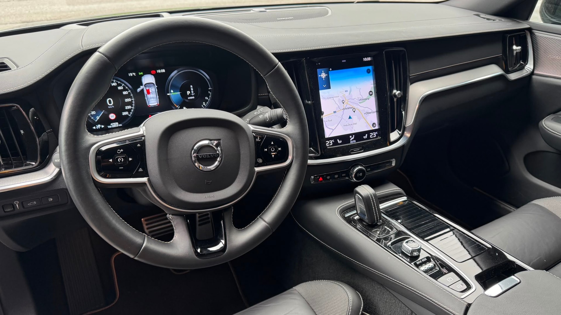 VOLVO T8 Polestar-image-7