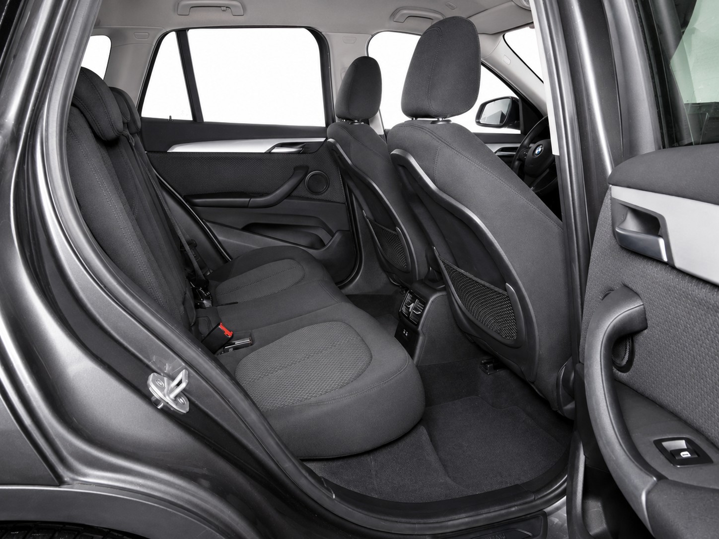 BMW X1 18d xDrive CH FAHRZEUG-image-10