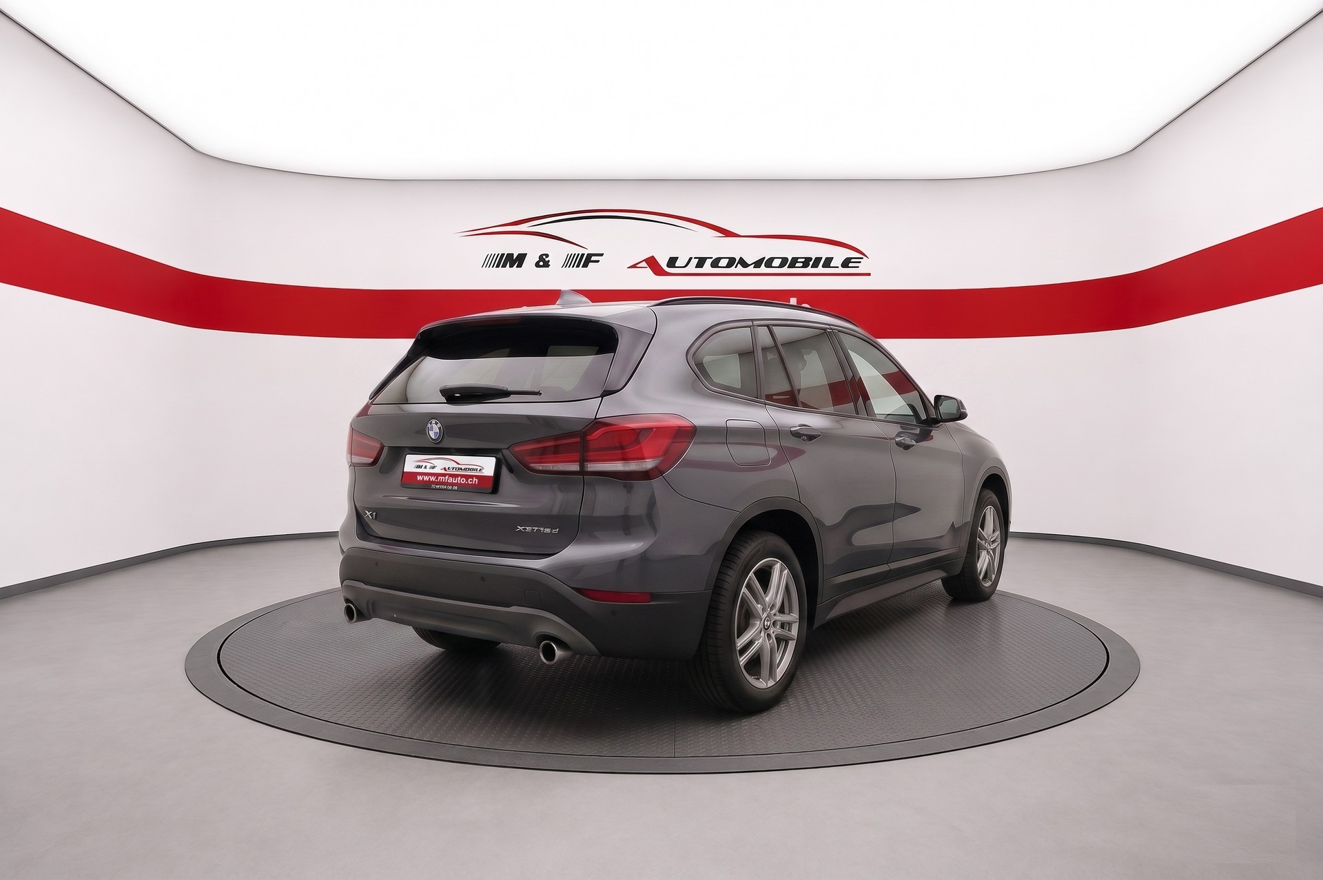 BMW X1 18d xDrive CH FAHRZEUG-image-5
