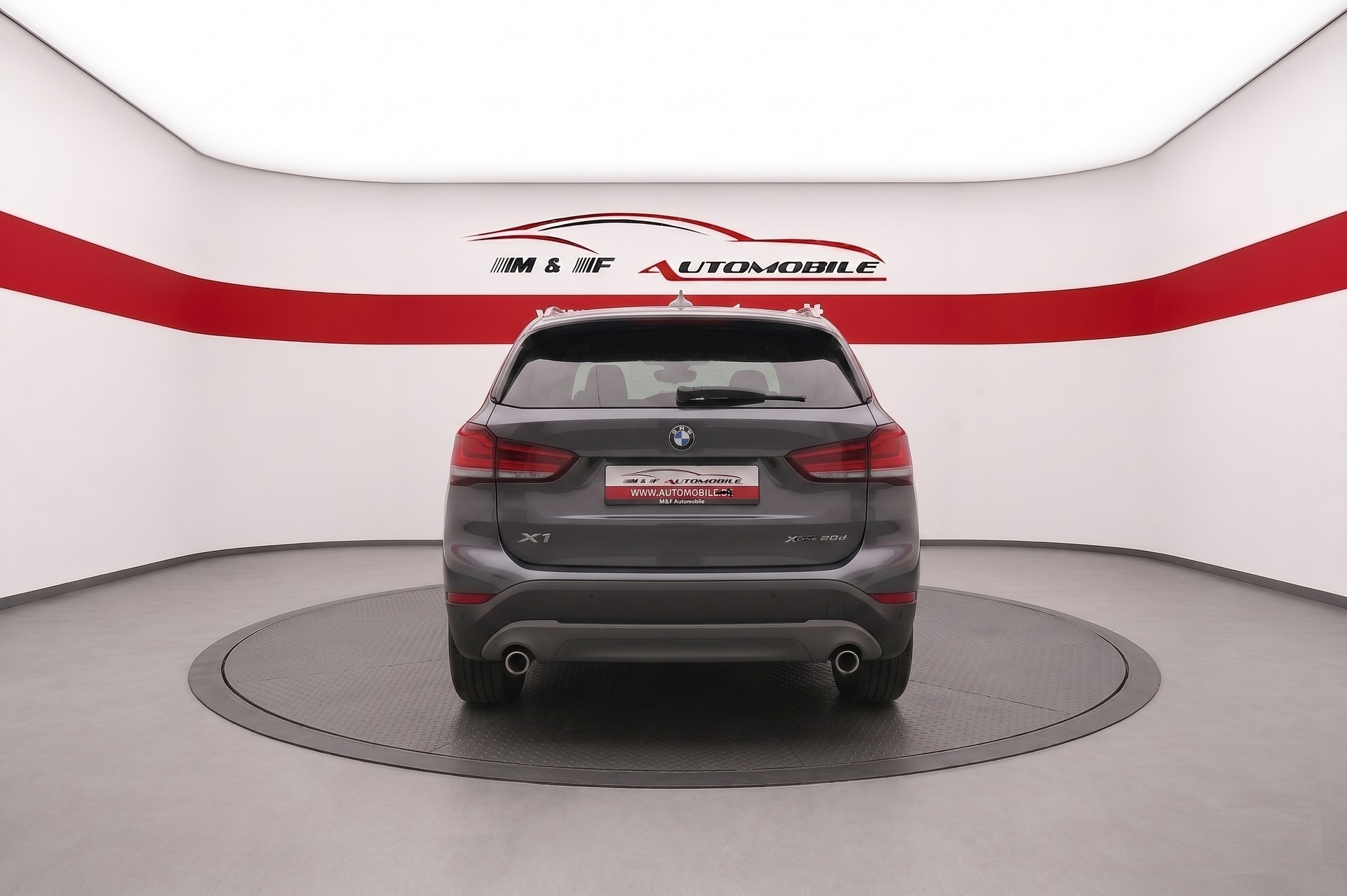 BMW X1 18d xDrive CH FAHRZEUG-image-4