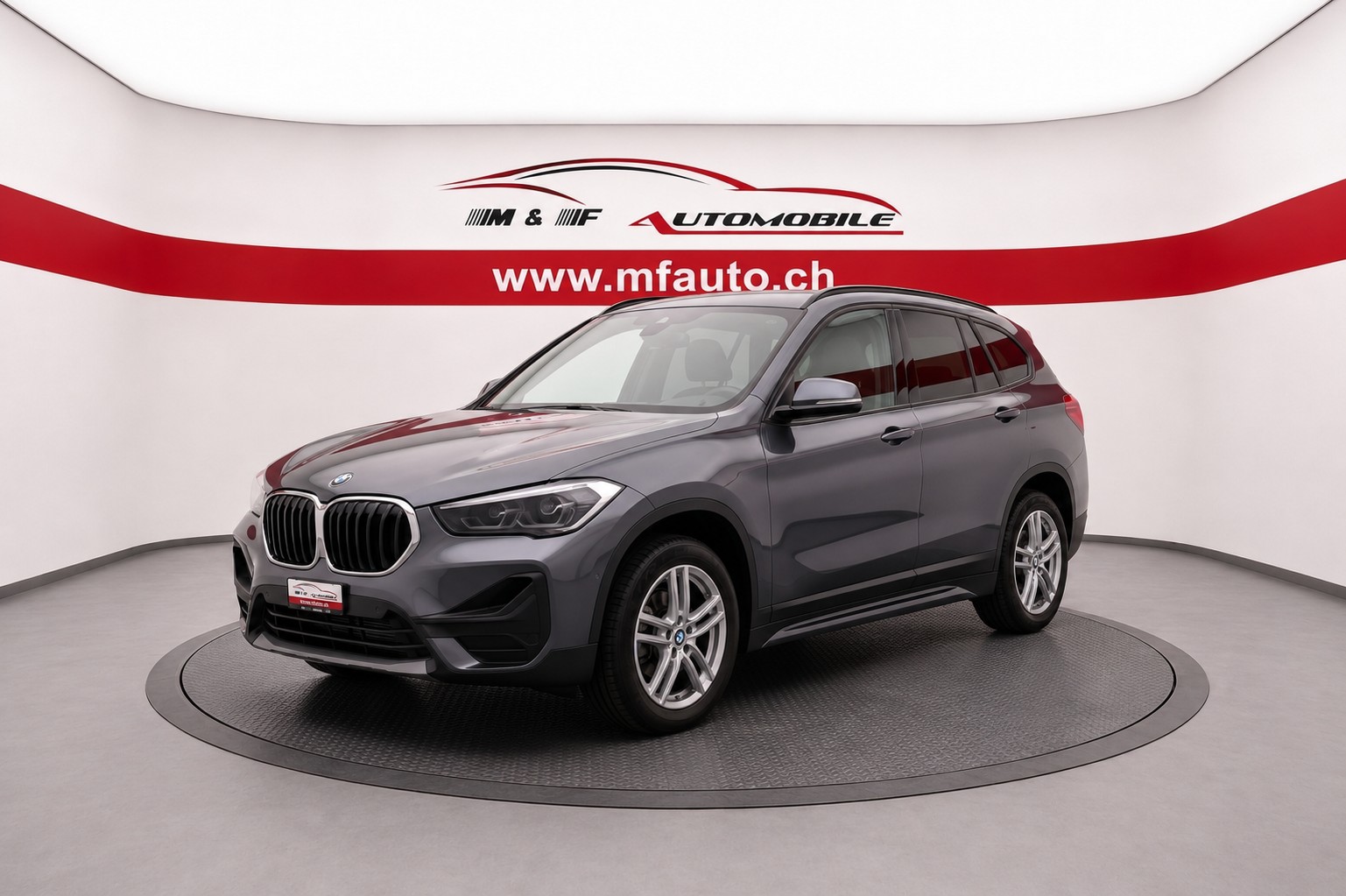 BMW X1 18d xDrive CH FAHRZEUG-image-0
