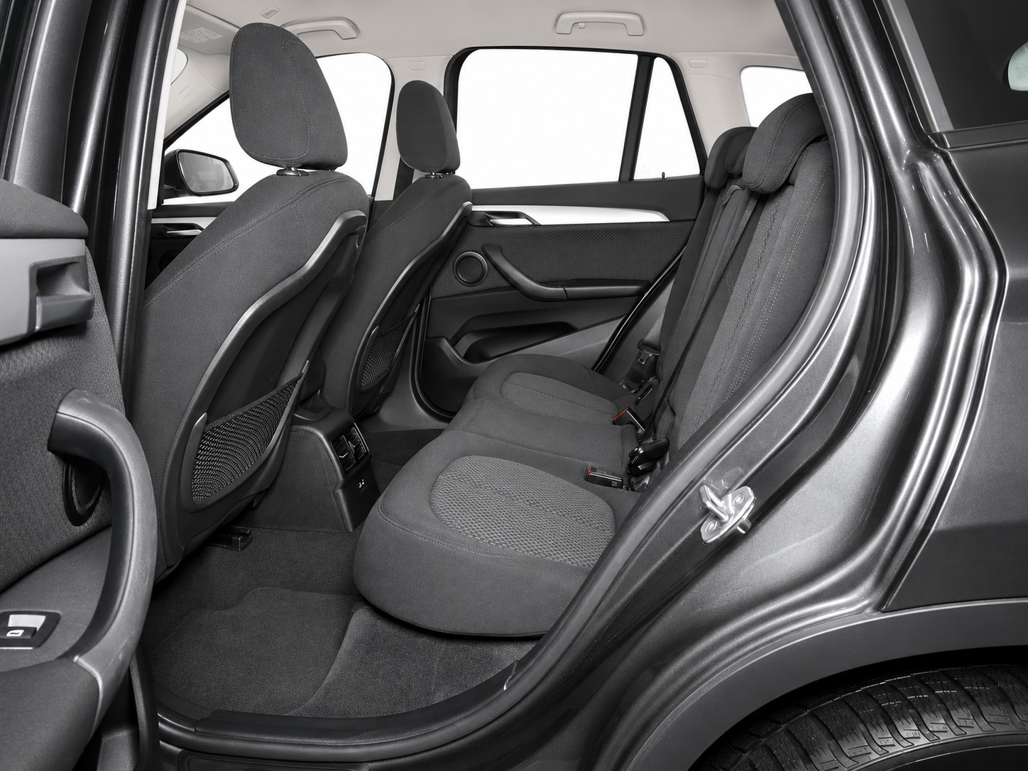 BMW X1 18d xDrive CH FAHRZEUG-image-9