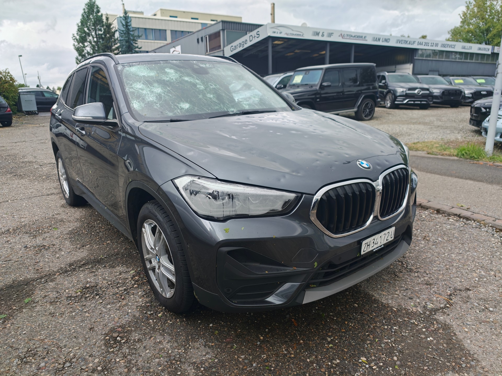 BMW X1 18d xDrive Halgelschaden CH FAHRZEUG-image-0