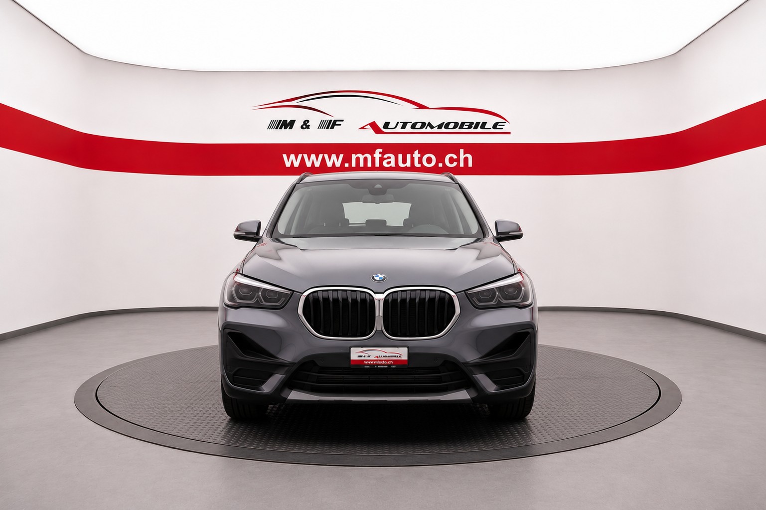 BMW X1 18d xDrive CH FAHRZEUG-image-2
