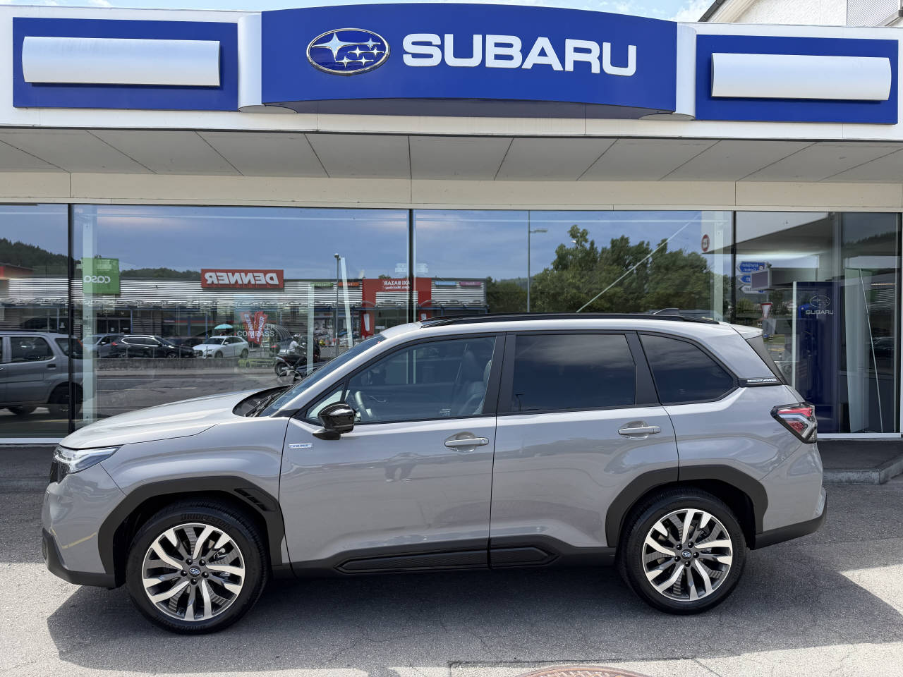 SUBARU Forester Station 2.0i e-Boxer Luxury-image-0