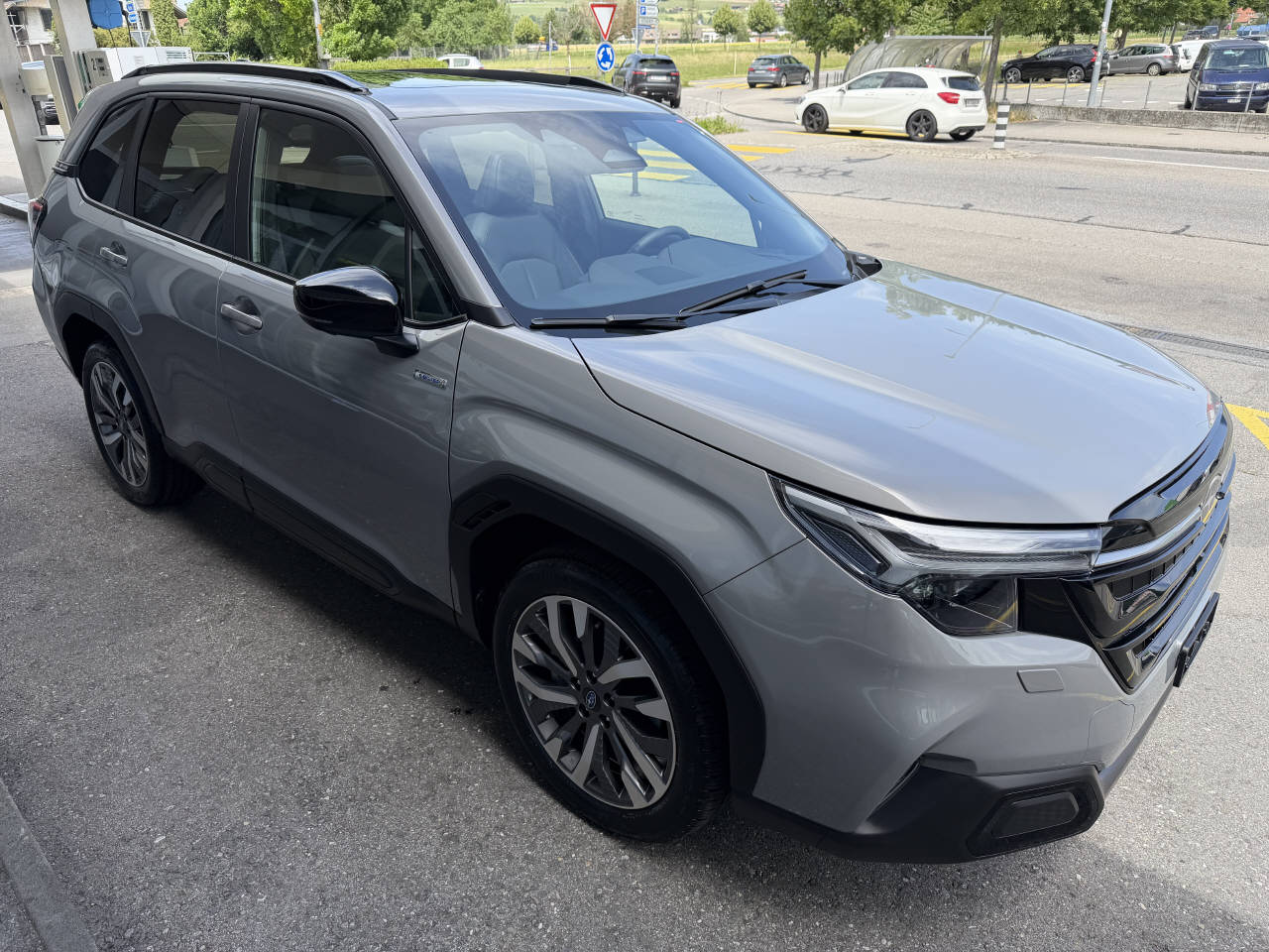 SUBARU Forester Station 2.0i e-Boxer Luxury-image-3
