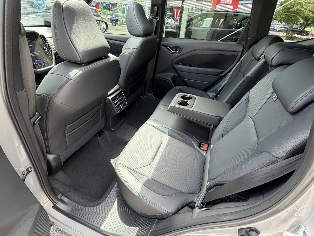 SUBARU Forester Station 2.0i e-Boxer Luxury-image-6