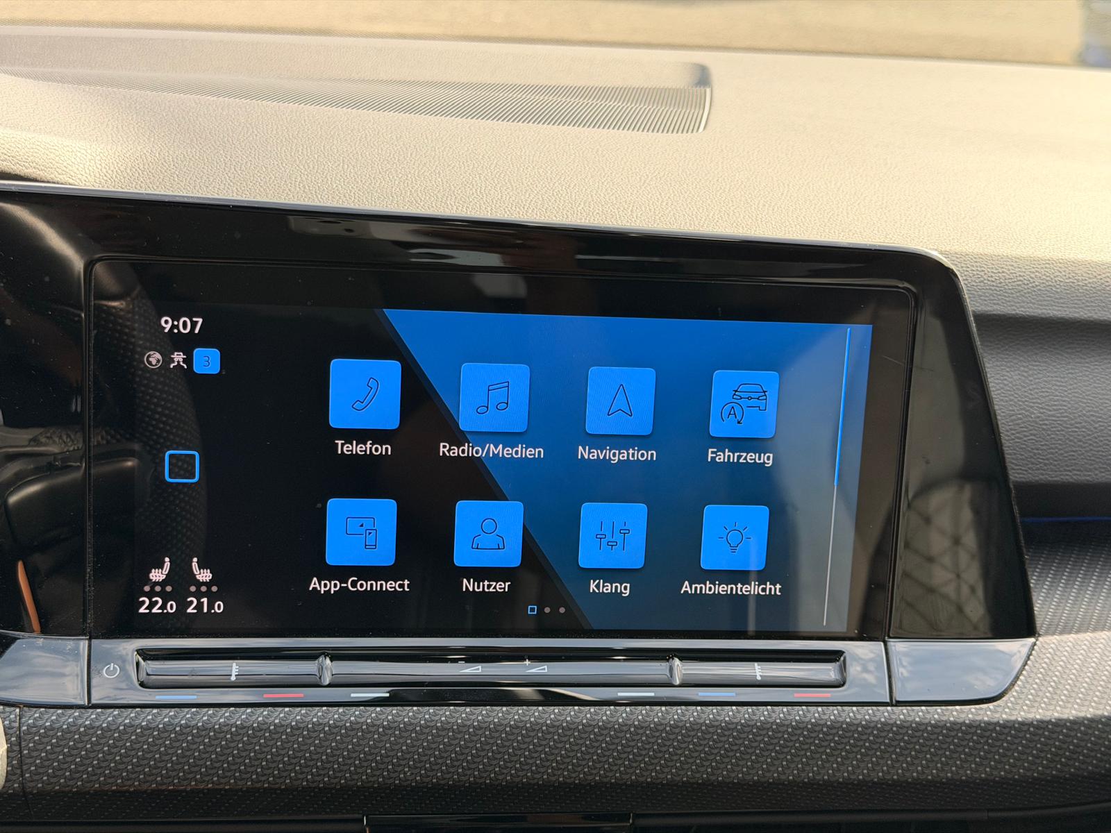 VW Golf Variant 2.0 TSI R-Line DSG 4Motion-image-18