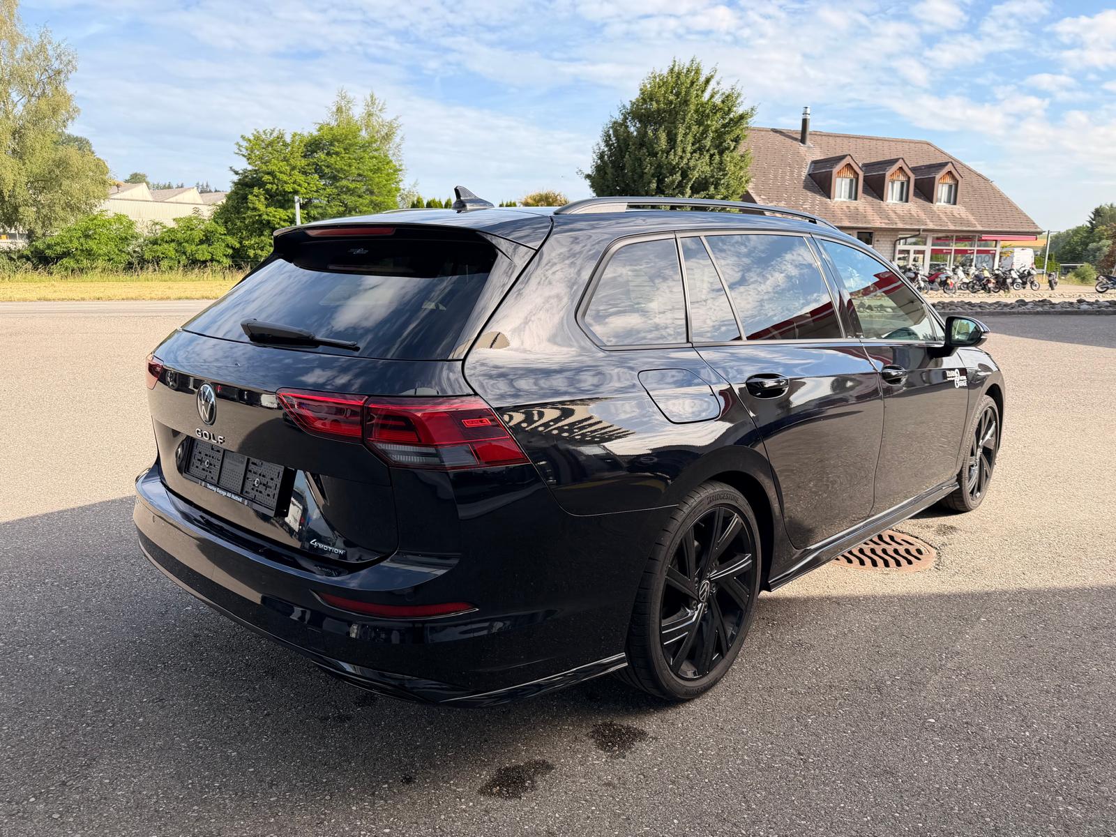VW Golf Variant 2.0 TSI R-Line DSG 4Motion-image-4