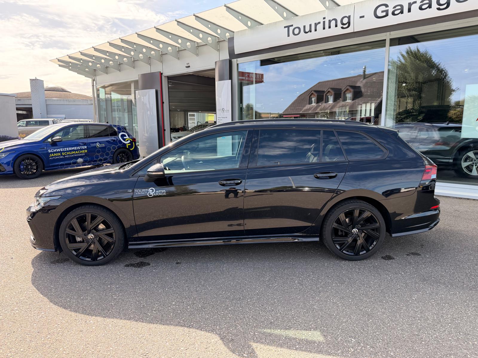 VW Golf Variant 2.0 TSI R-Line DSG 4Motion-image-1