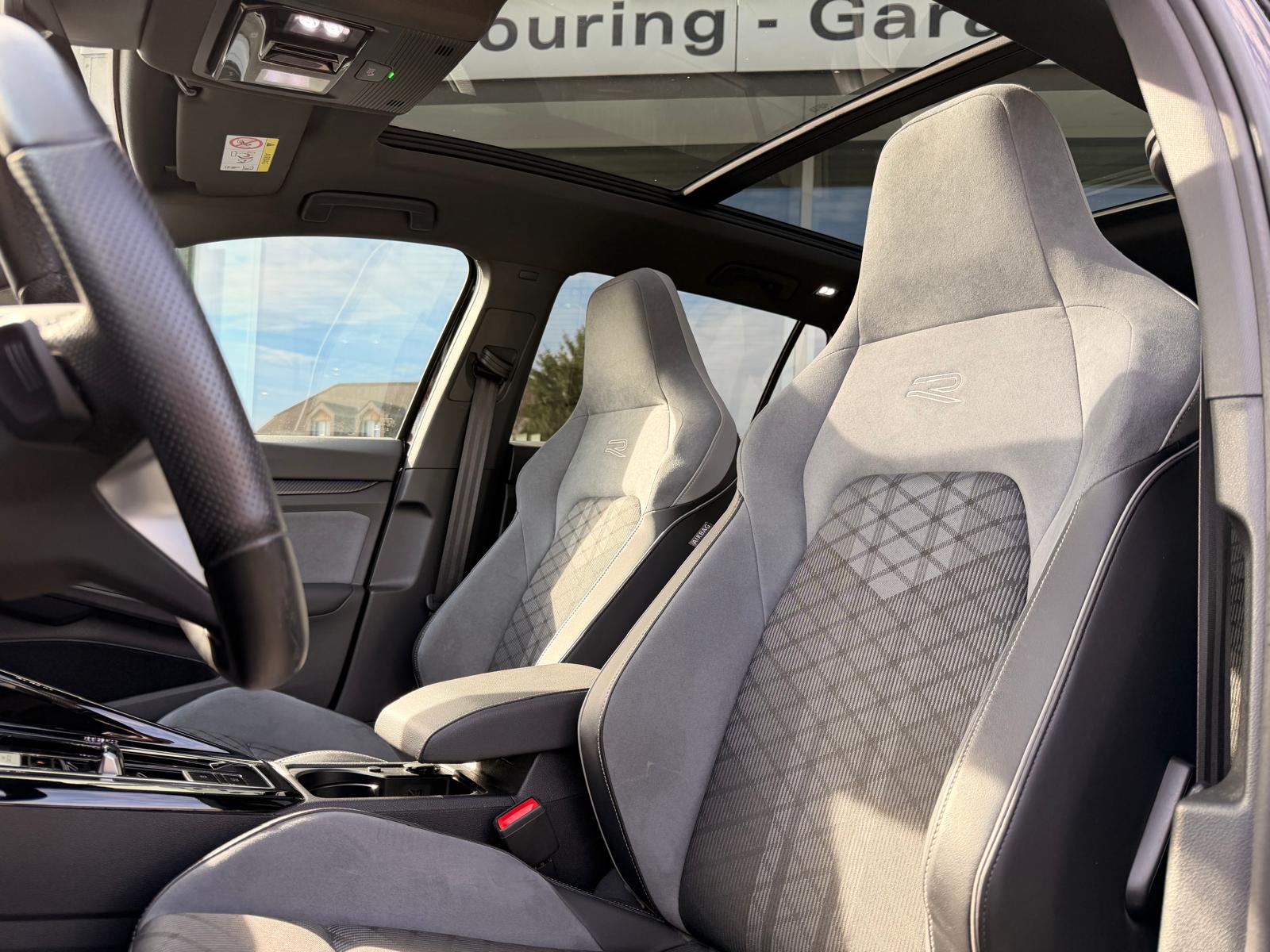 VW Golf Variant 2.0 TSI R-Line DSG 4Motion-image-17