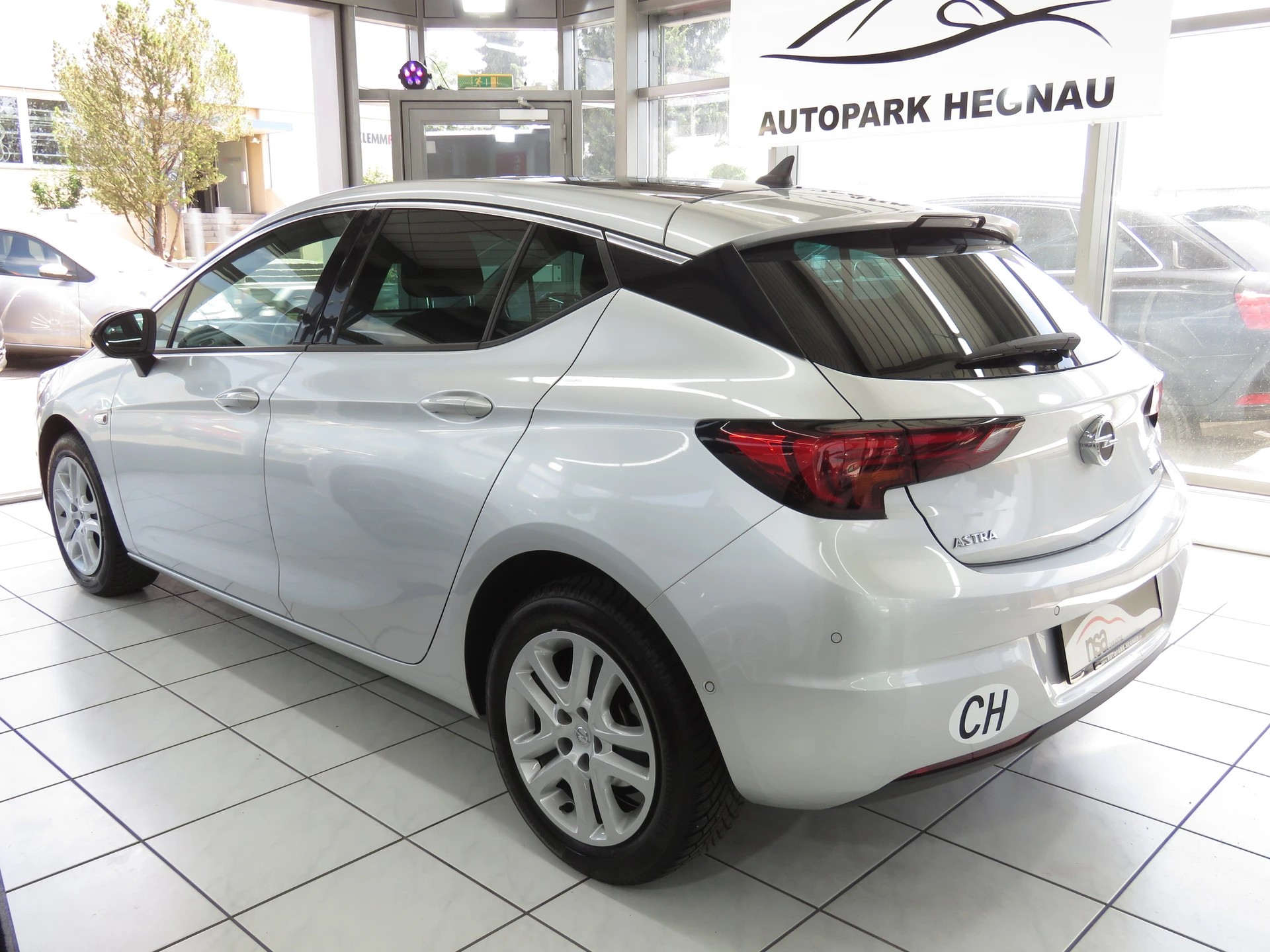 OPEL Astra 1.4i Turbo Black Edition-image-5