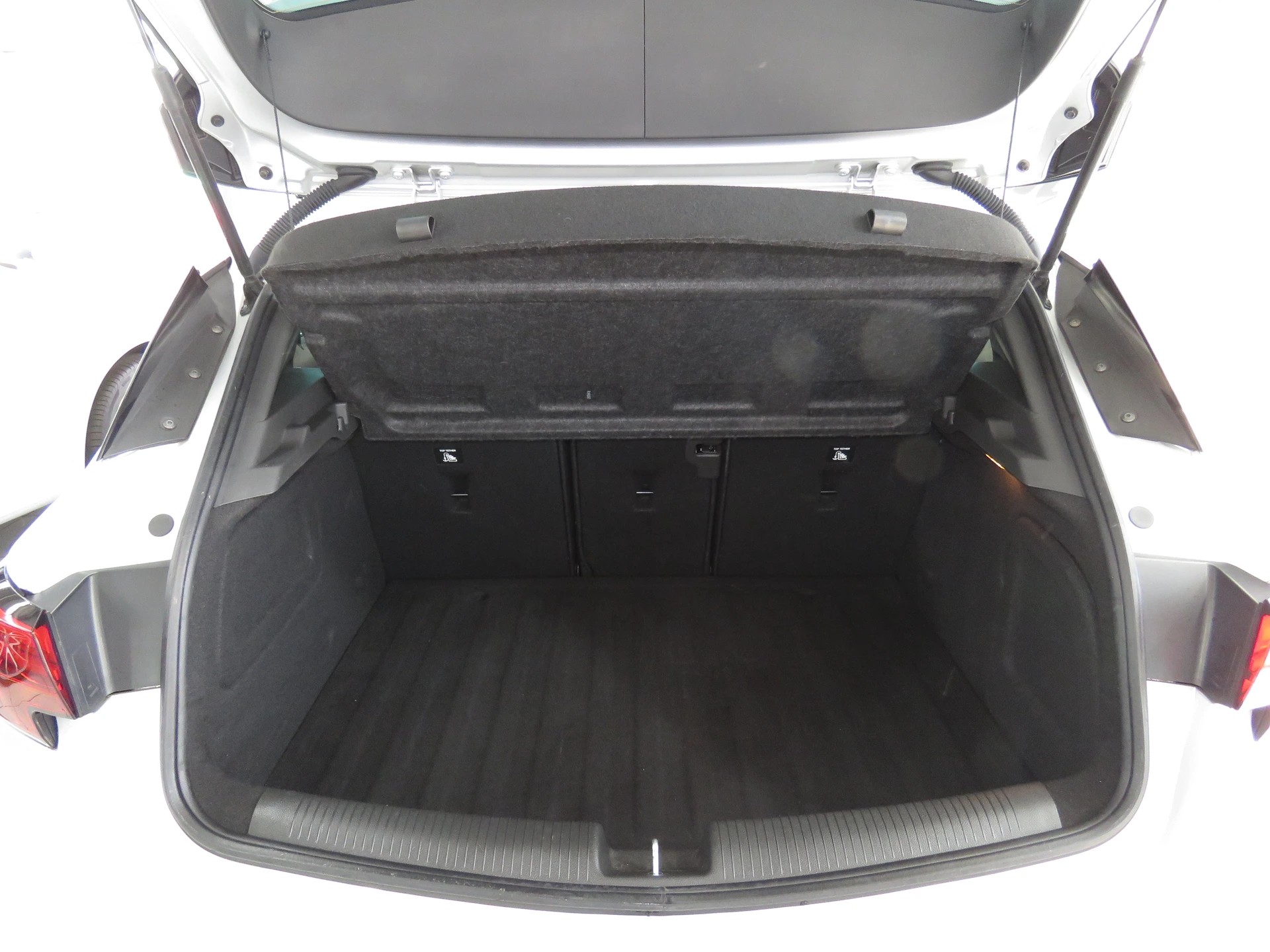 OPEL Astra 1.4i Turbo Black Edition-image-9
